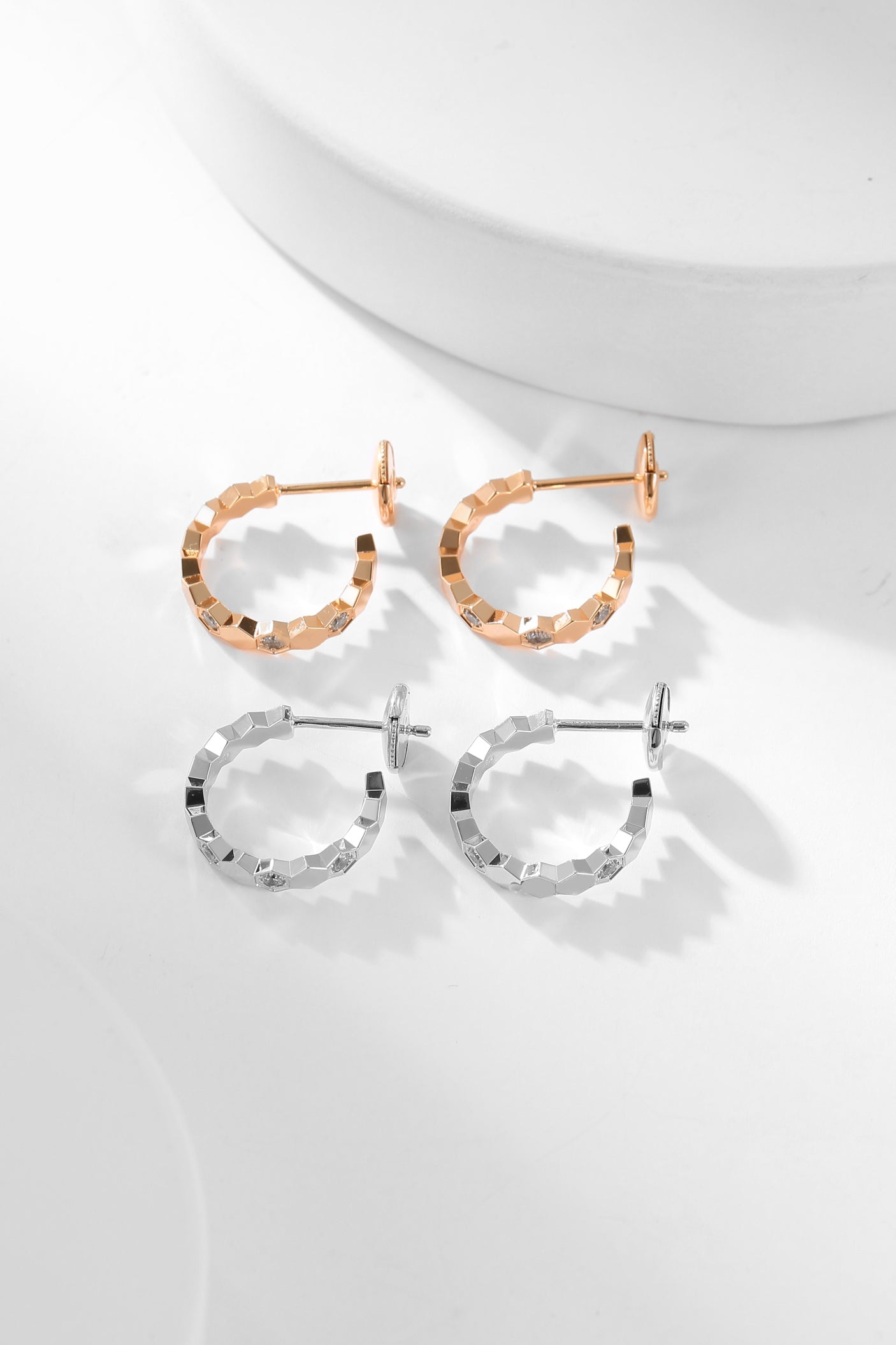 [Love Aura]BEE LOVE DIAMOND HOOP EARRINGS