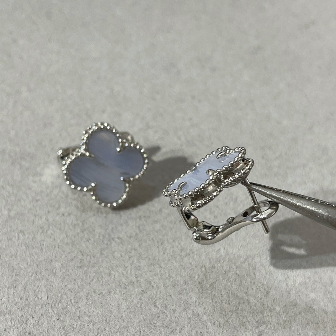 [Love Aura]CLOVER CHALCEDONY SILVER STUD EARRINGS
