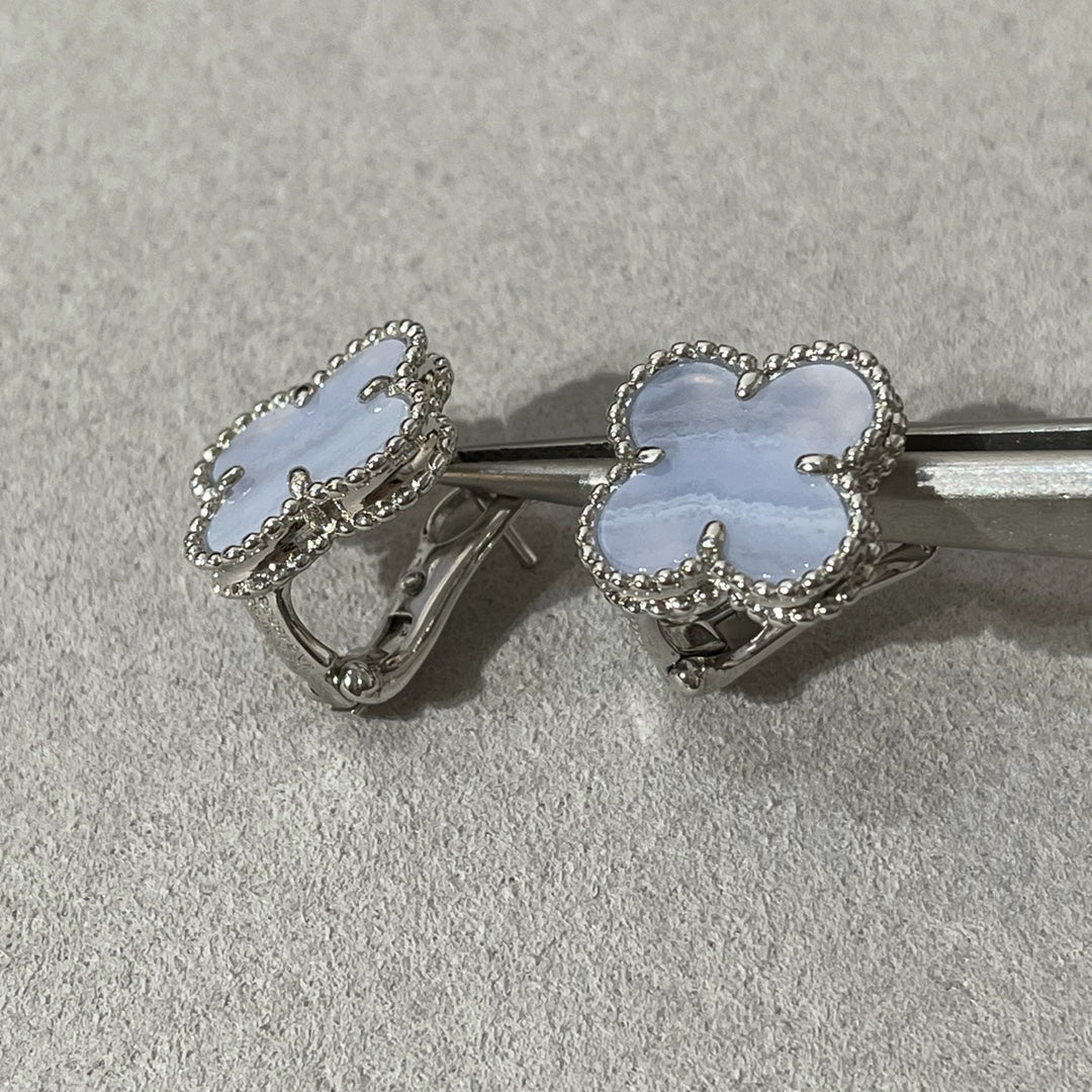 [Love Aura]CLOVER CHALCEDONY SILVER STUD EARRINGS