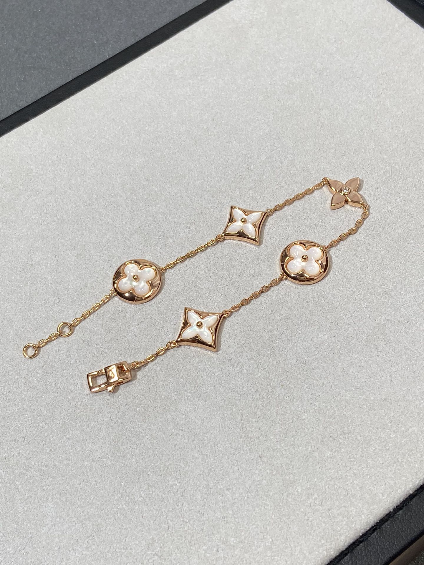 [Love Aura]STAR AND SUN 5 MOTIF MOP PINK GOLD BRACELET