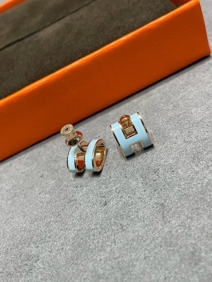 [Love Aura]POP H SKY BLUE STUD EARRINGS
