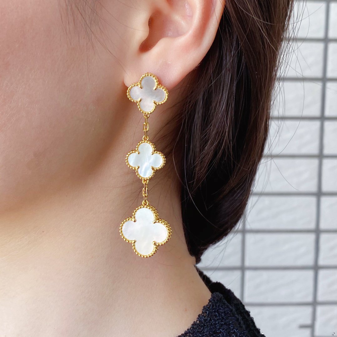 [Love Aura]CLOVER MOP 3 MOTIFS GOLD EARRINGS