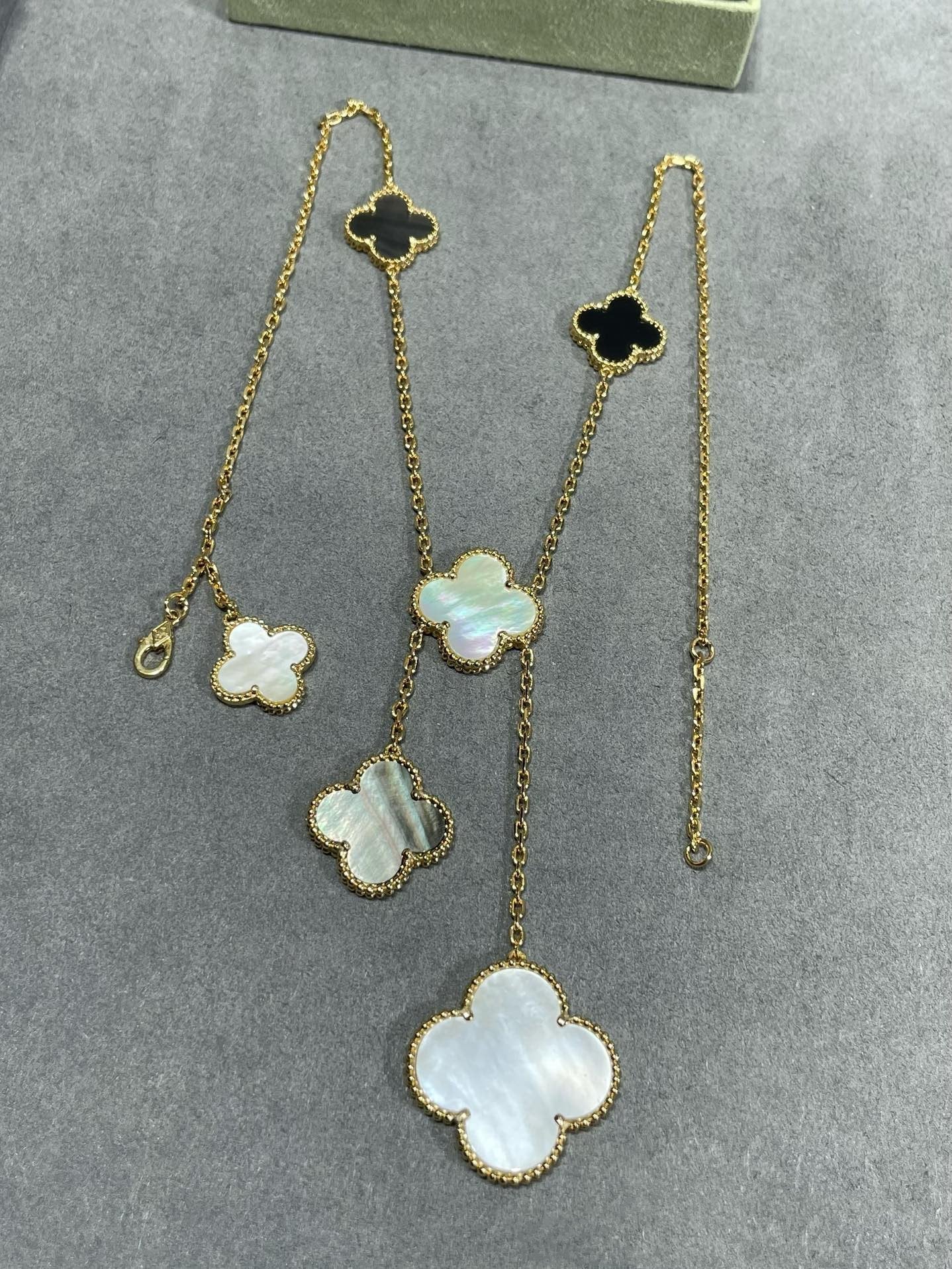 [Love Aura]CLOVER 6 MOTIF MOP ONYX GOLD NECKLACE
