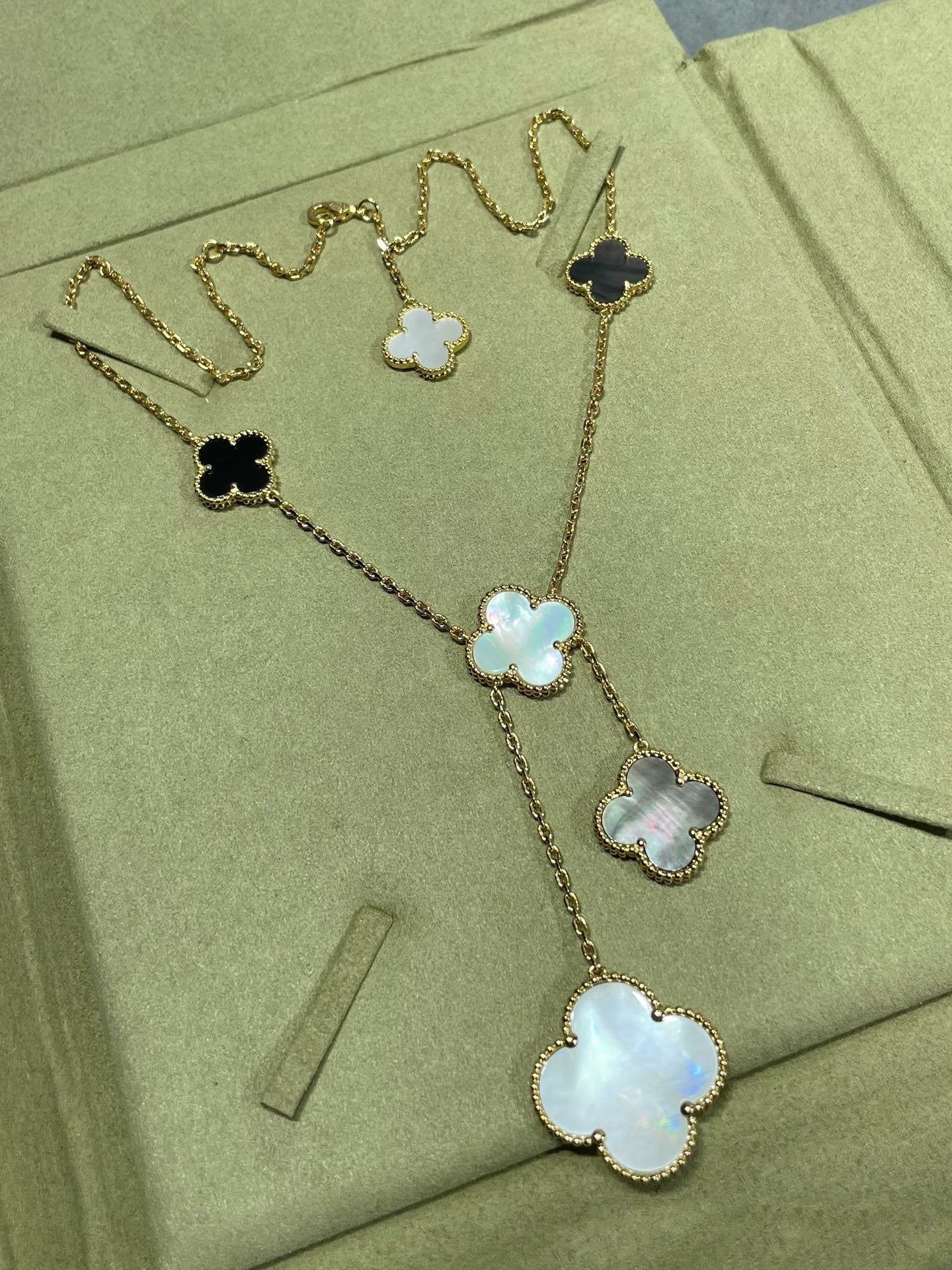 [Love Aura]CLOVER 6 MOTIF MOP ONYX GOLD NECKLACE