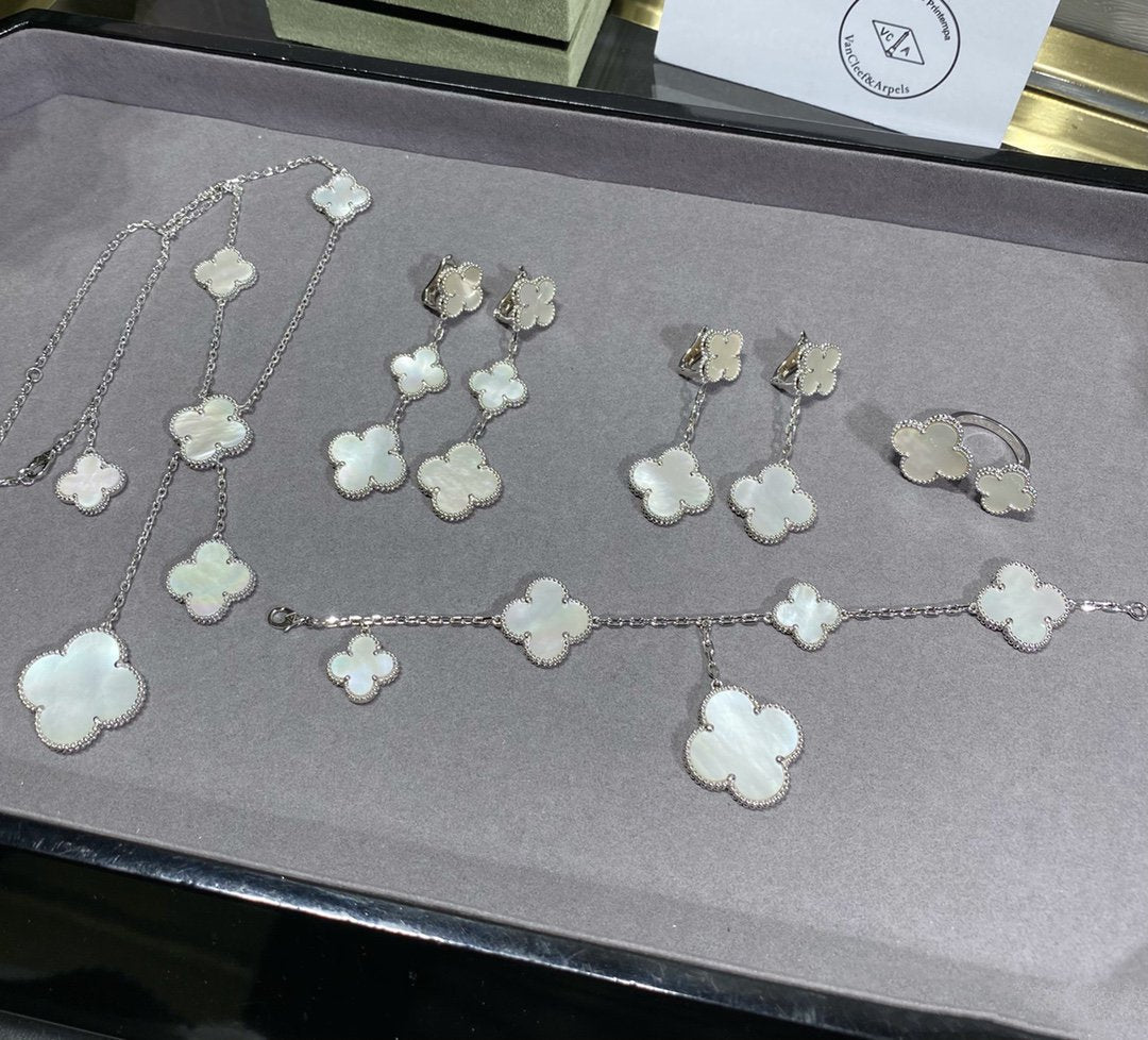 [Love Aura]CLOVER 5 MOTIF WHITE MOP SILVER BRACELET