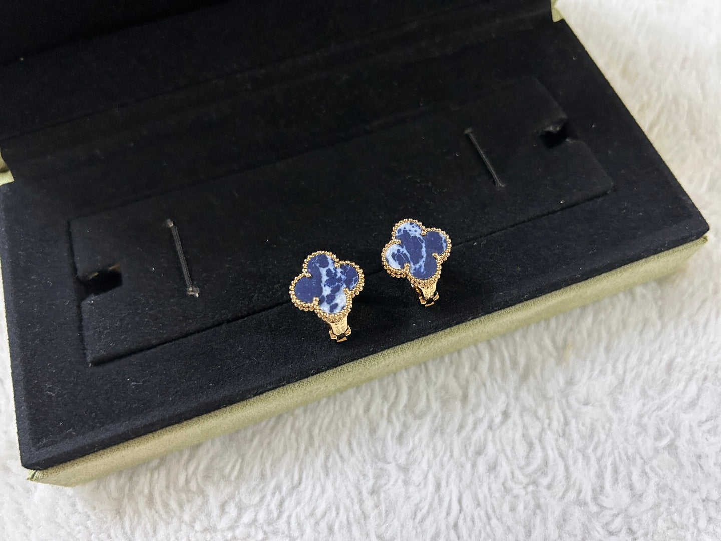 [Love Aura]CLOVER PIETERSITE MEDIUM STUD EARRINGS