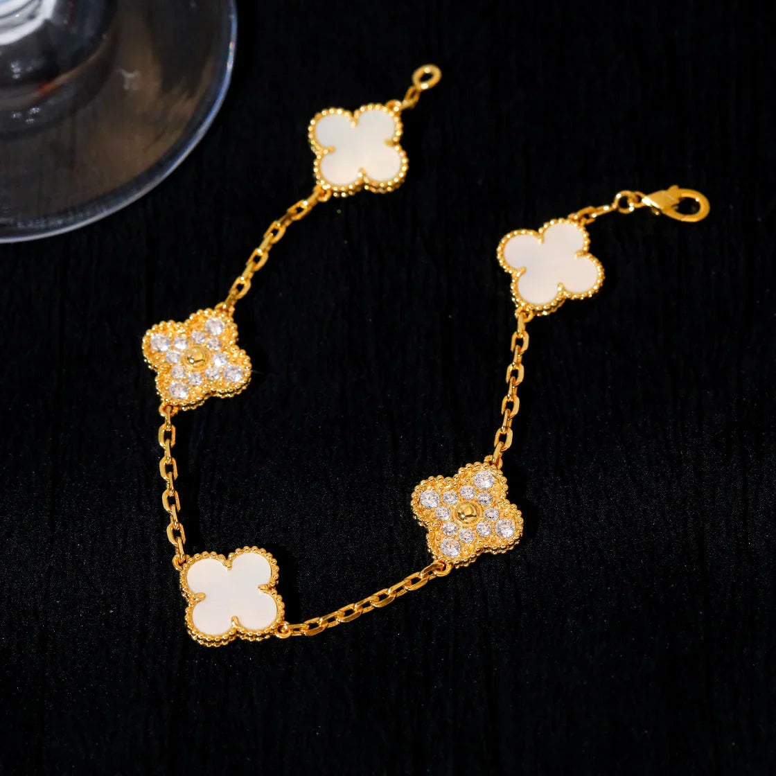 [Love Aura]CLOVER WHITE PEARL MOP 5 MOTIF BRACELET COLLECTION