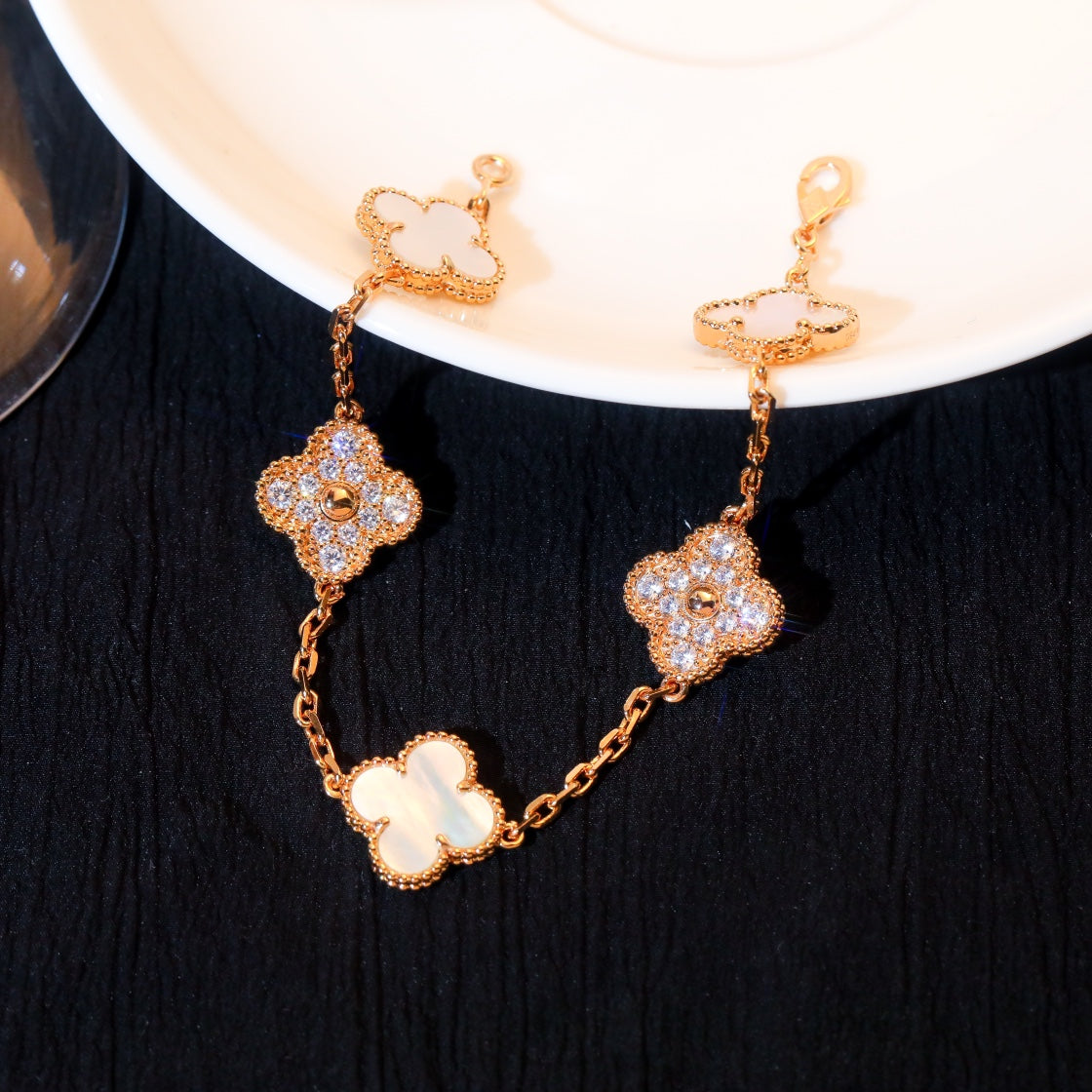 [Love Aura]CLOVER BRACELET 5 MOTIF WHITE MOP DIAMOND