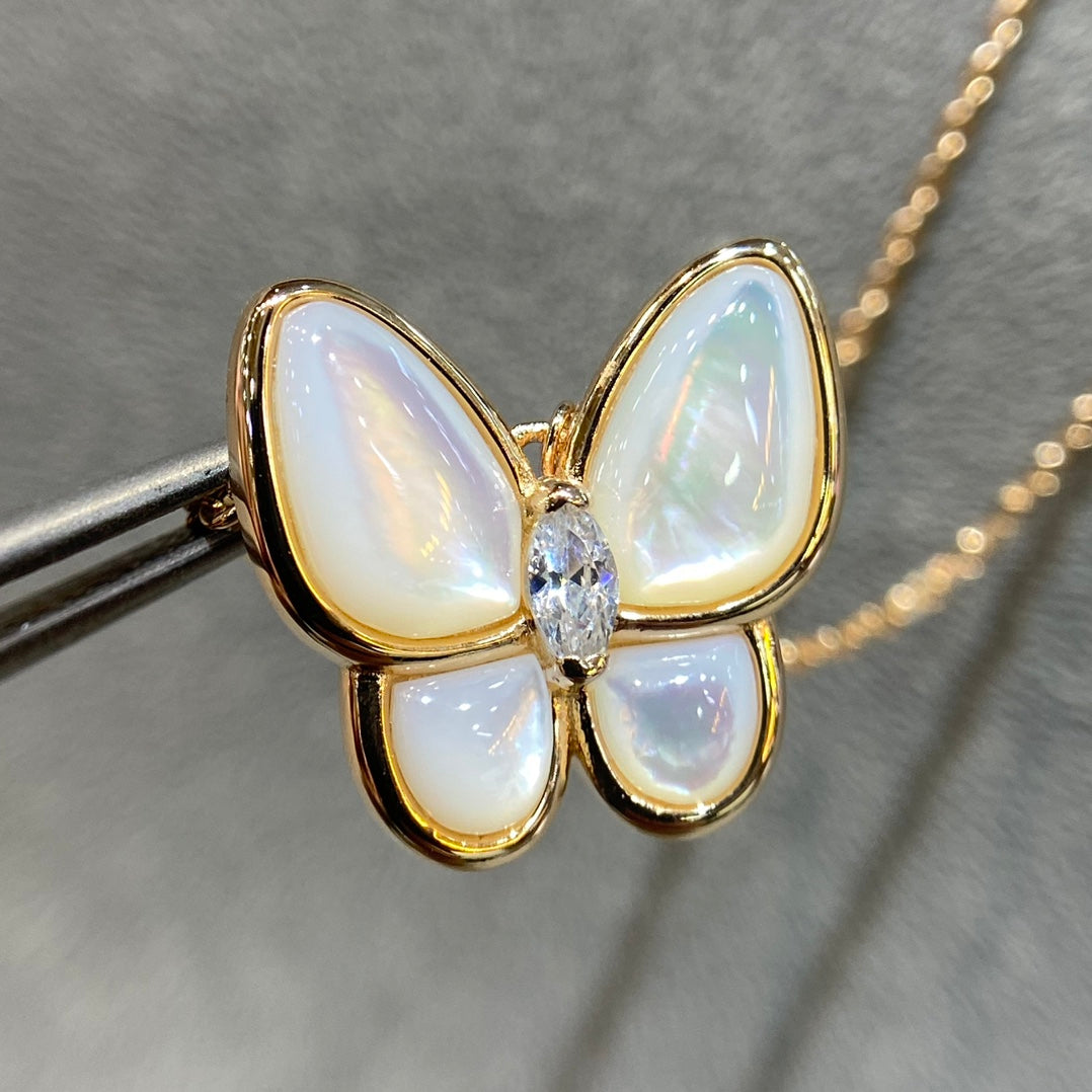 [Love Aura]BUTTERFLY MOP DIAMOND NECKLACE