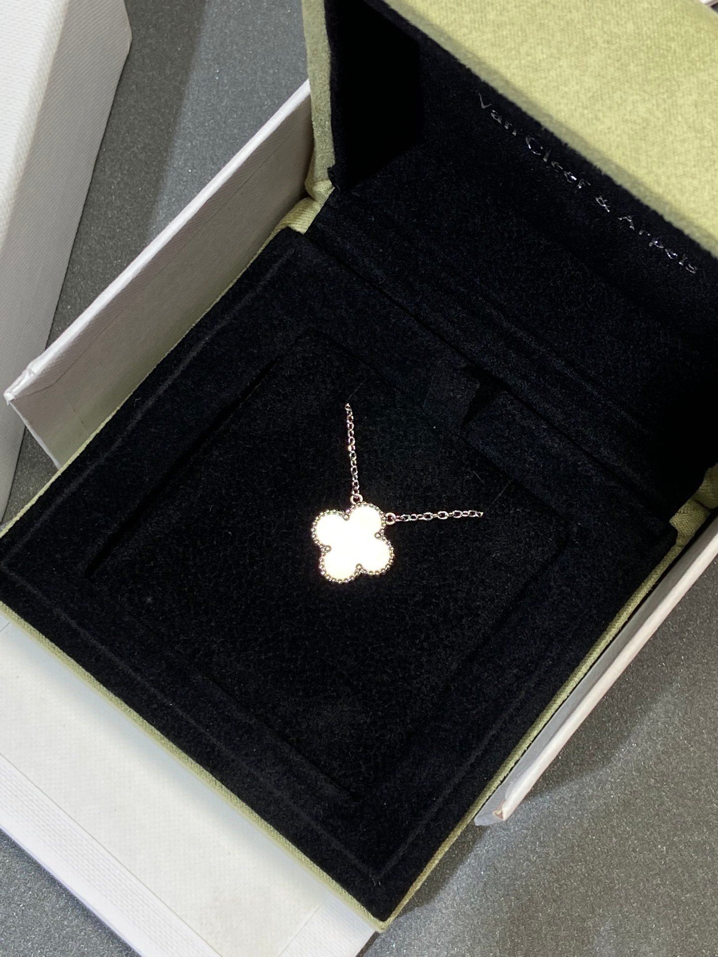 [Love Aura]CLOVER MEDIUM SILVER WHITE MOP NECKLACE