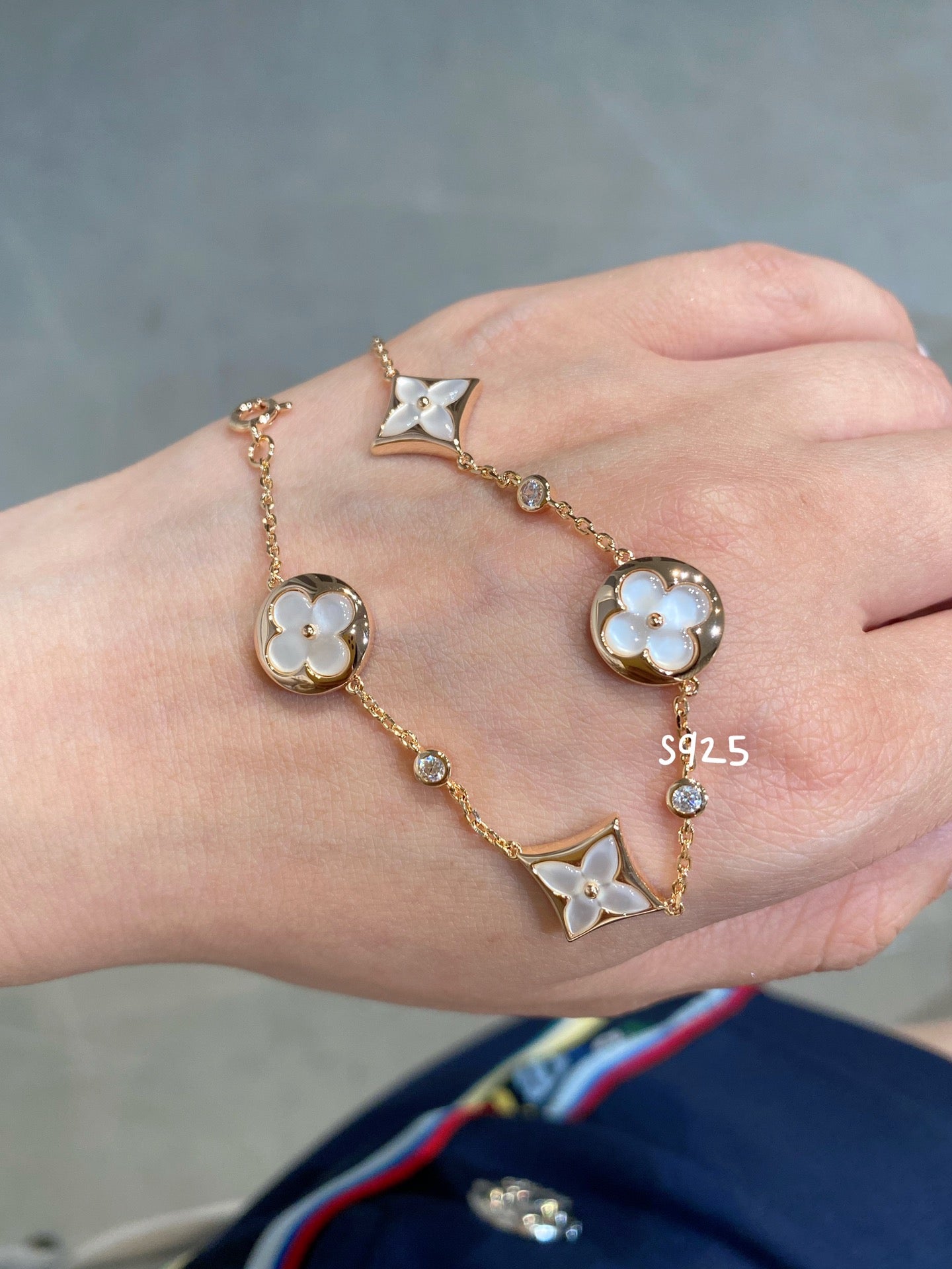 [Love Aura]STAR AND SUN 4 MOTIF WHITE MOP PINK GOLD BRACELET
