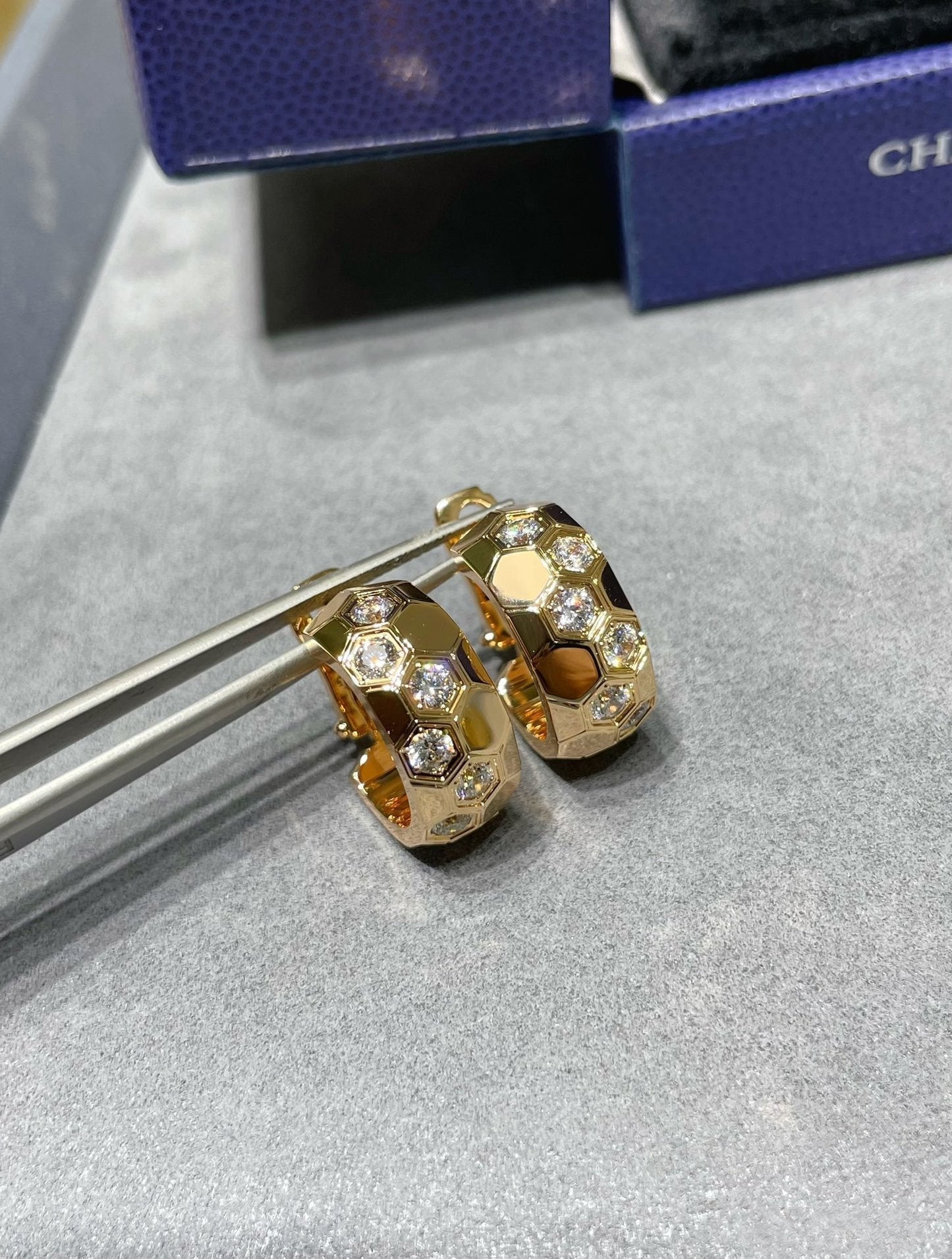 [Love Aura]BEE LOVE DIAMOND HOOP EARRINGS