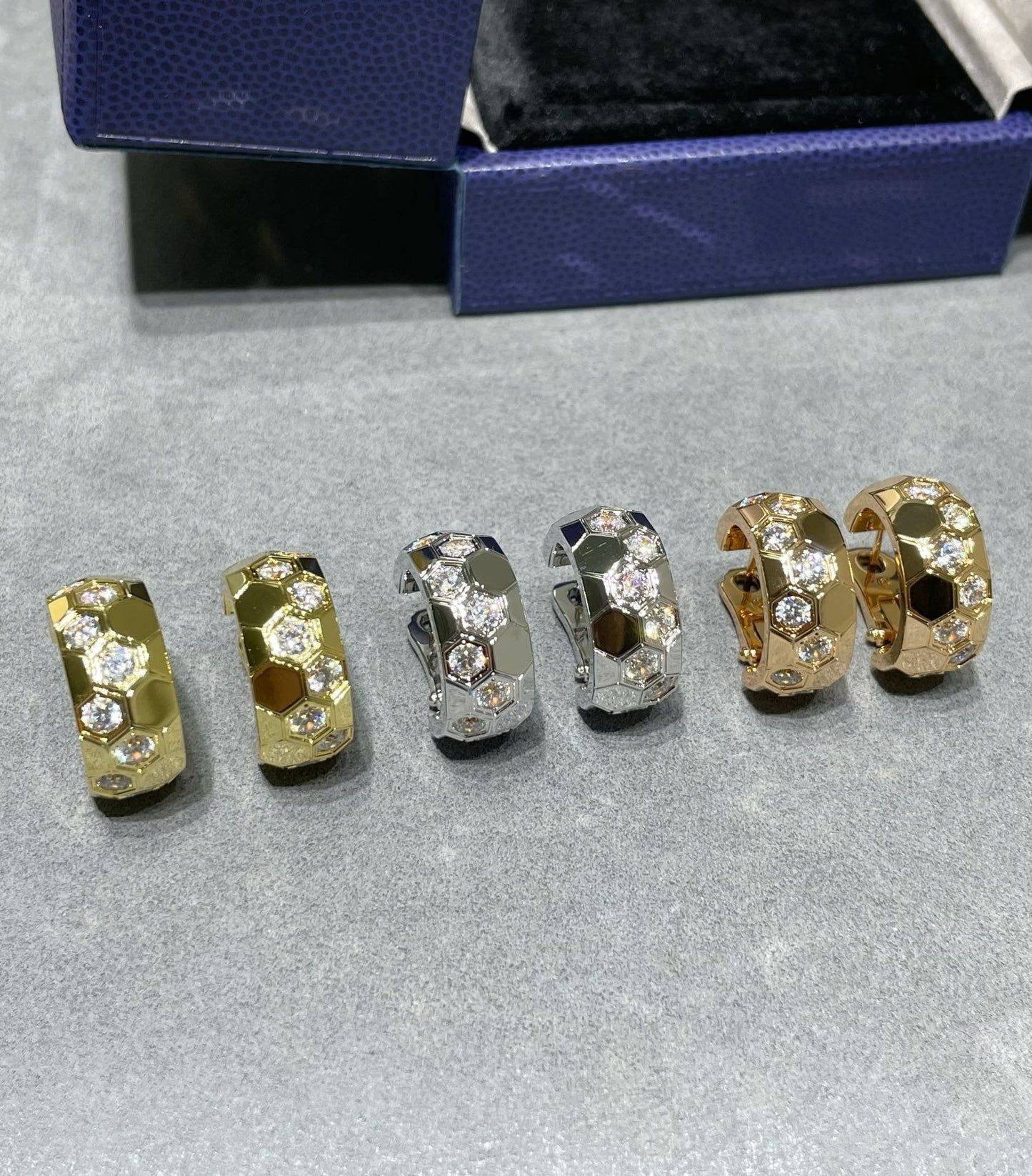 [Love Aura]BEE LOVE DIAMOND HOOP EARRINGS