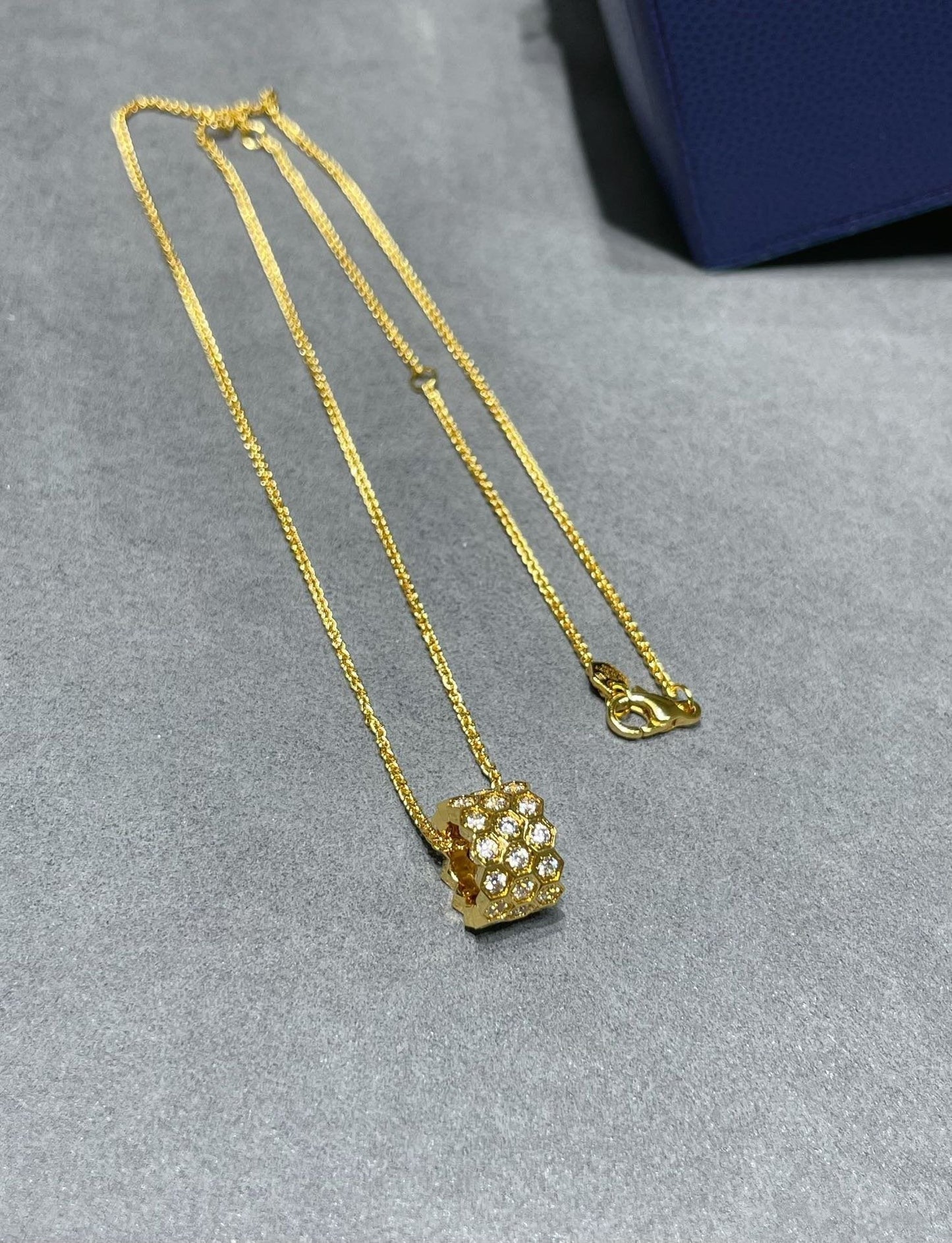 [Love Aura]BEE LOVE DIAMOND PAVED 3 ROW NECKLACE