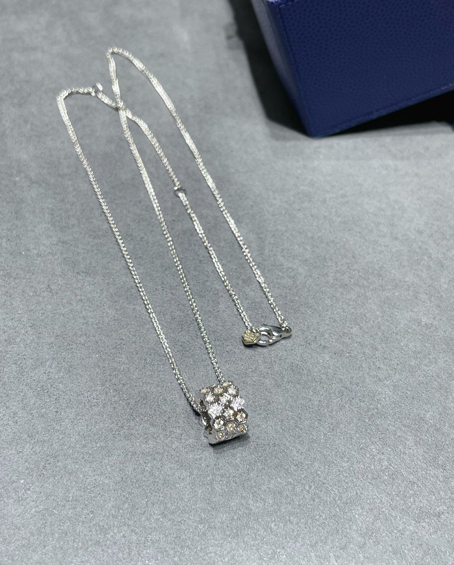 [Love Aura]BEE LOVE DIAMOND PAVED 3 ROW NECKLACE