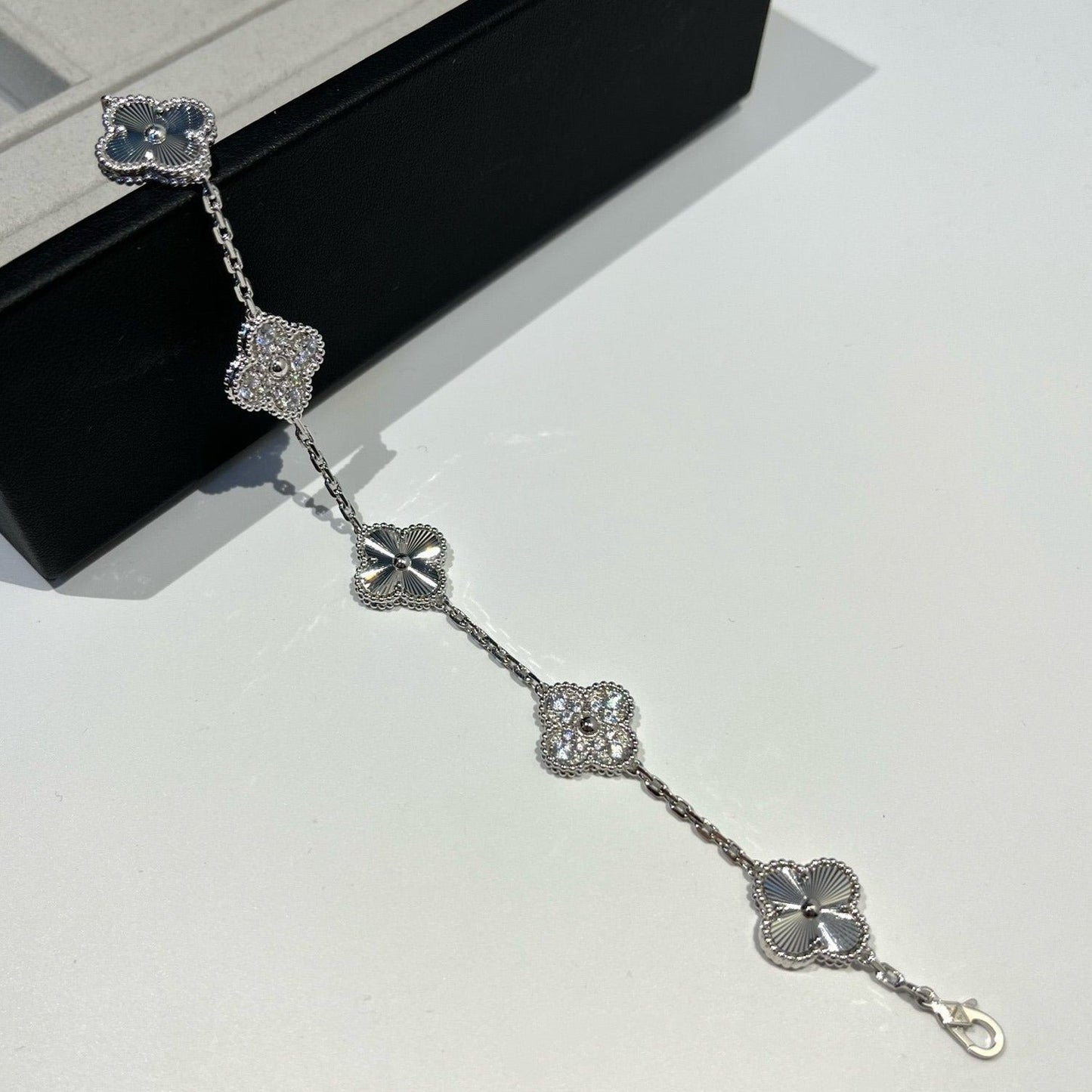 [Love Aura]CLOVER 5 MOTIF SILVER DIAMOND BRACELET