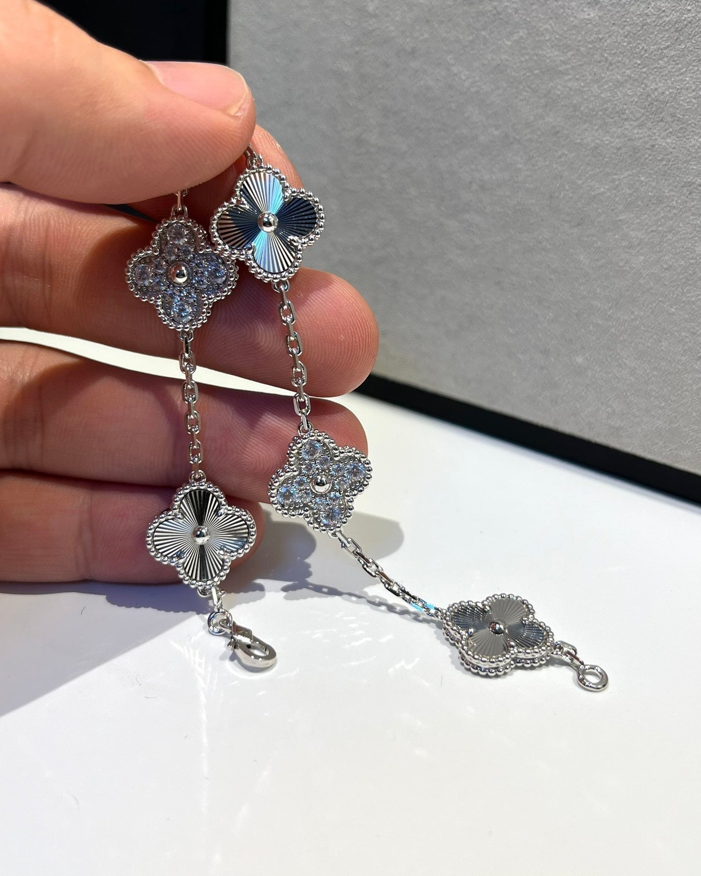 [Love Aura] CLOVER 5 MOTIF LASER BRACELET COLLECTION