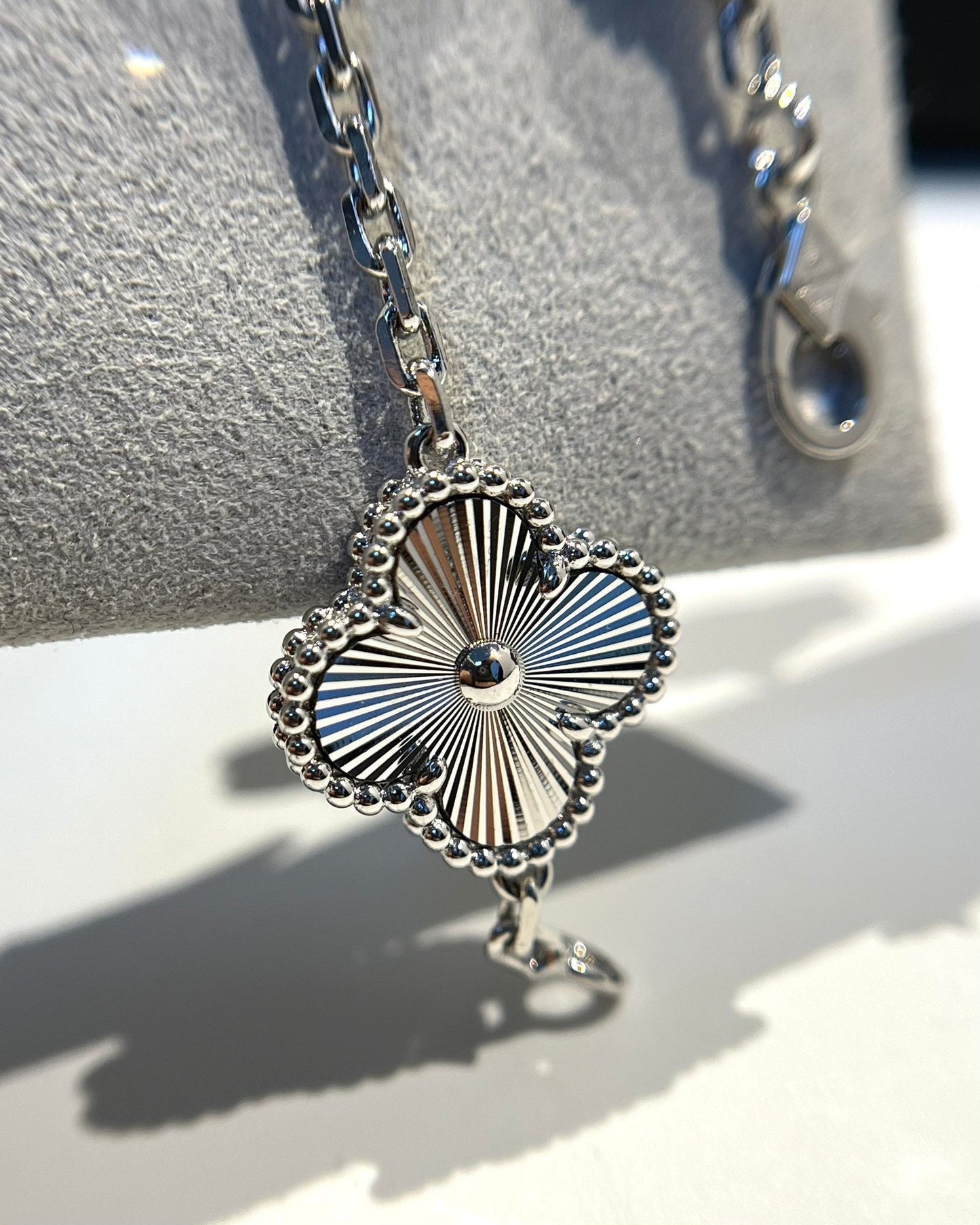 [Love Aura]CLOVER 5 MOTIF SILVER DIAMOND BRACELET