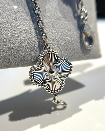 [Love Aura]CLOVER 5 MOTIF SILVER DIAMOND BRACELET