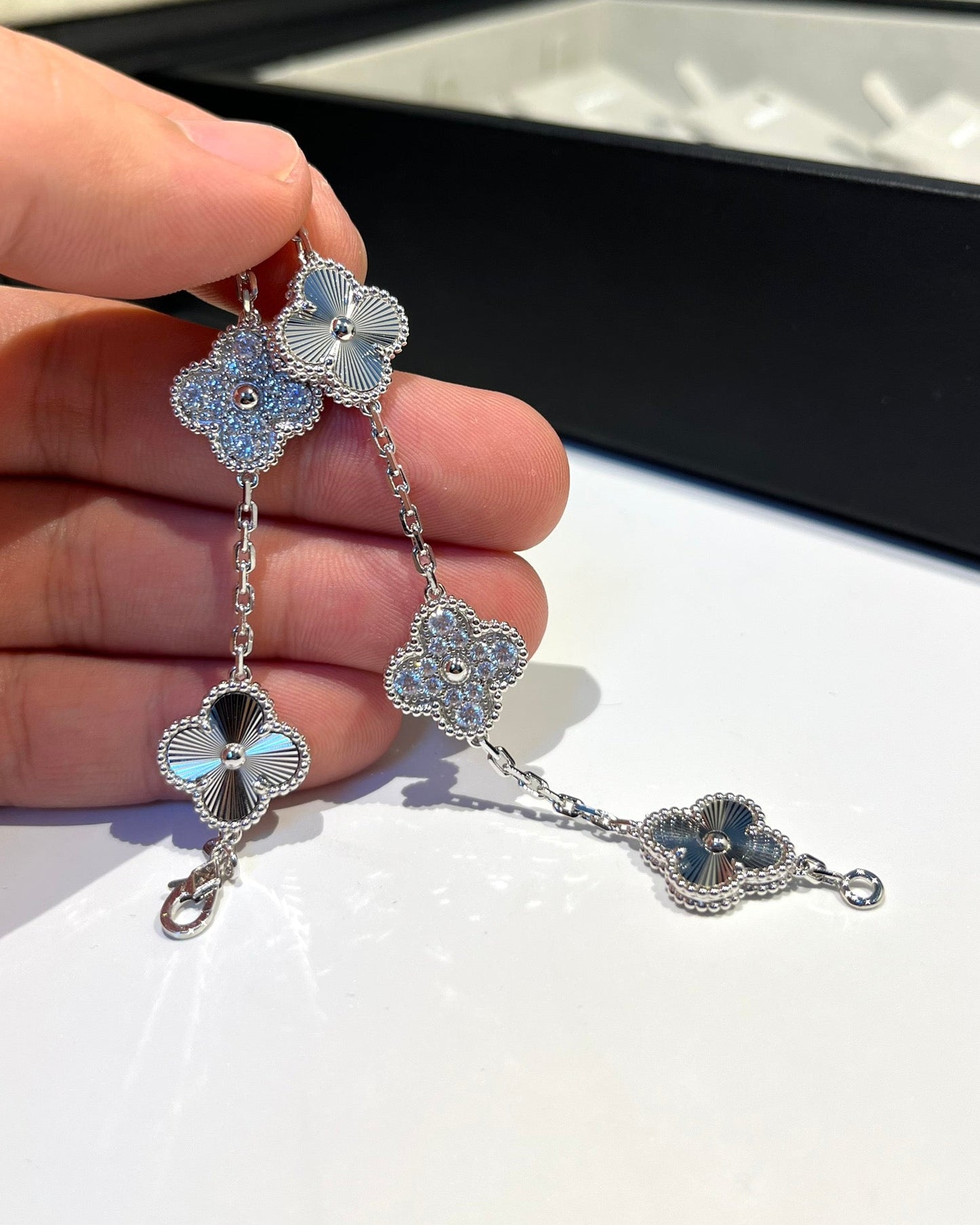 [Love Aura]CLOVER 5 MOTIF SILVER DIAMOND BRACELET