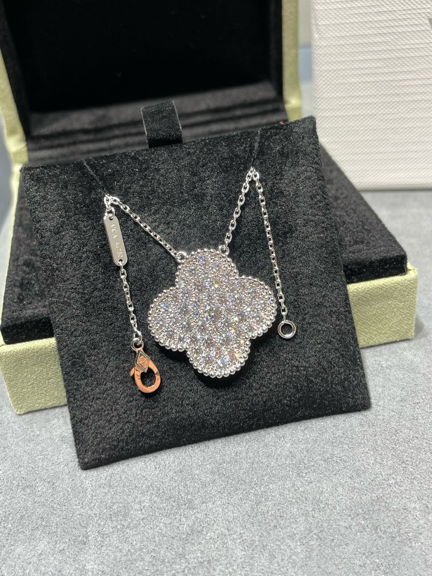 [Love Aura]CLOVER 25MM LARGE PENDANT DIAMOND PAVED SILVER NECKLACE