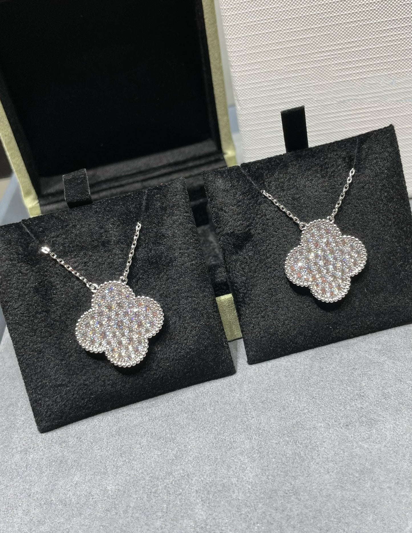 [Love Aura]CLOVER 25MM LARGE PENDANT DIAMOND PAVED SILVER NECKLACE