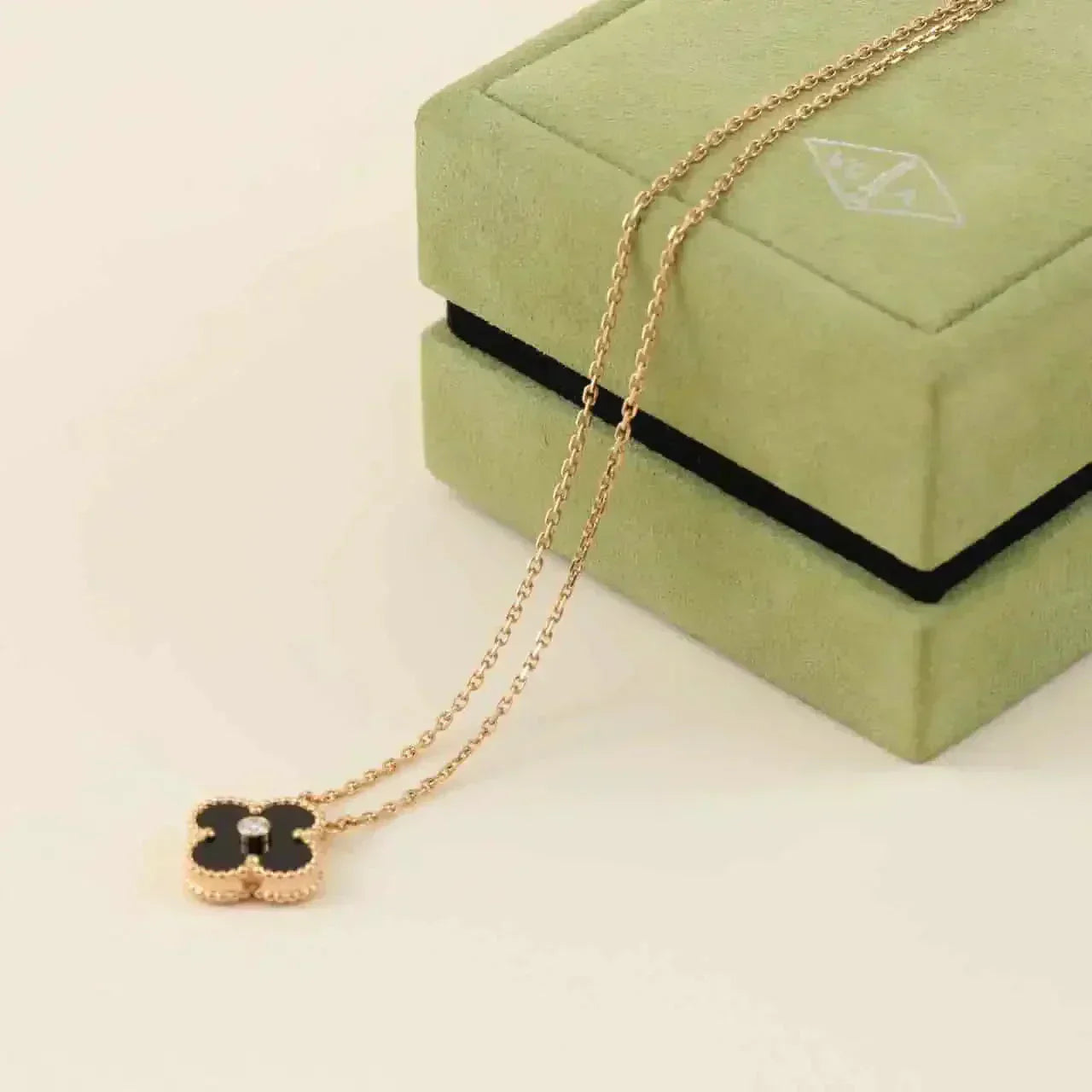 [Love Aura]CLOVER 15MM DIAMOND ONYX NECKLACE