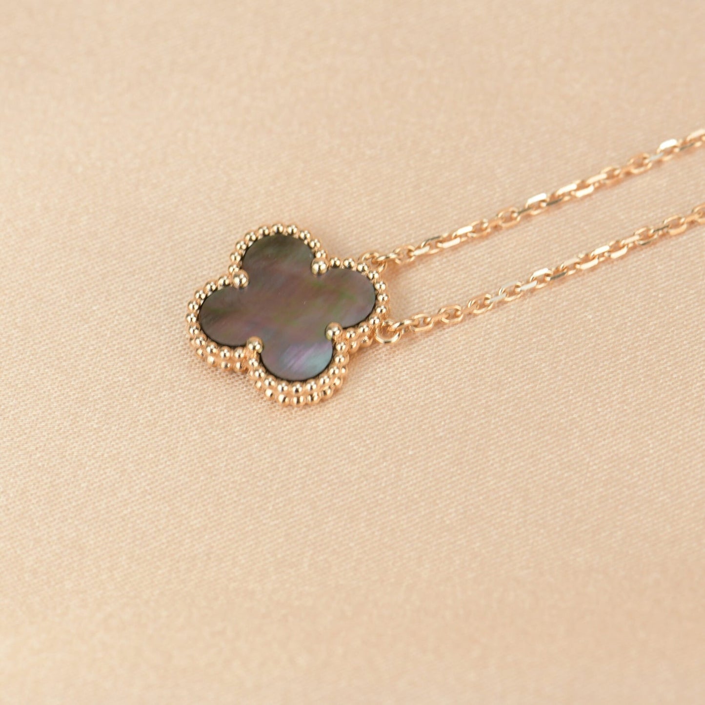 [Love Aura]CLOVER 15MM  GRAY MOTHER OF PEARL NECKLACE