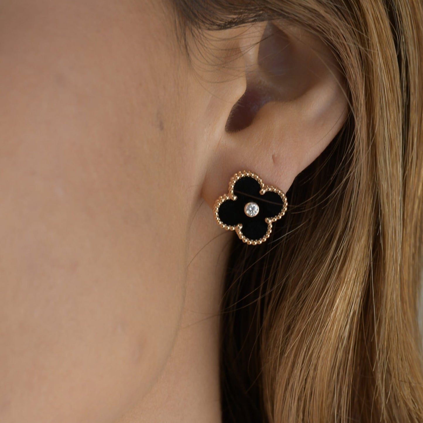 [Love Aura]CLOVER MEDIUM 1 MOTIFS ONYX DIAMOND EARRINGS