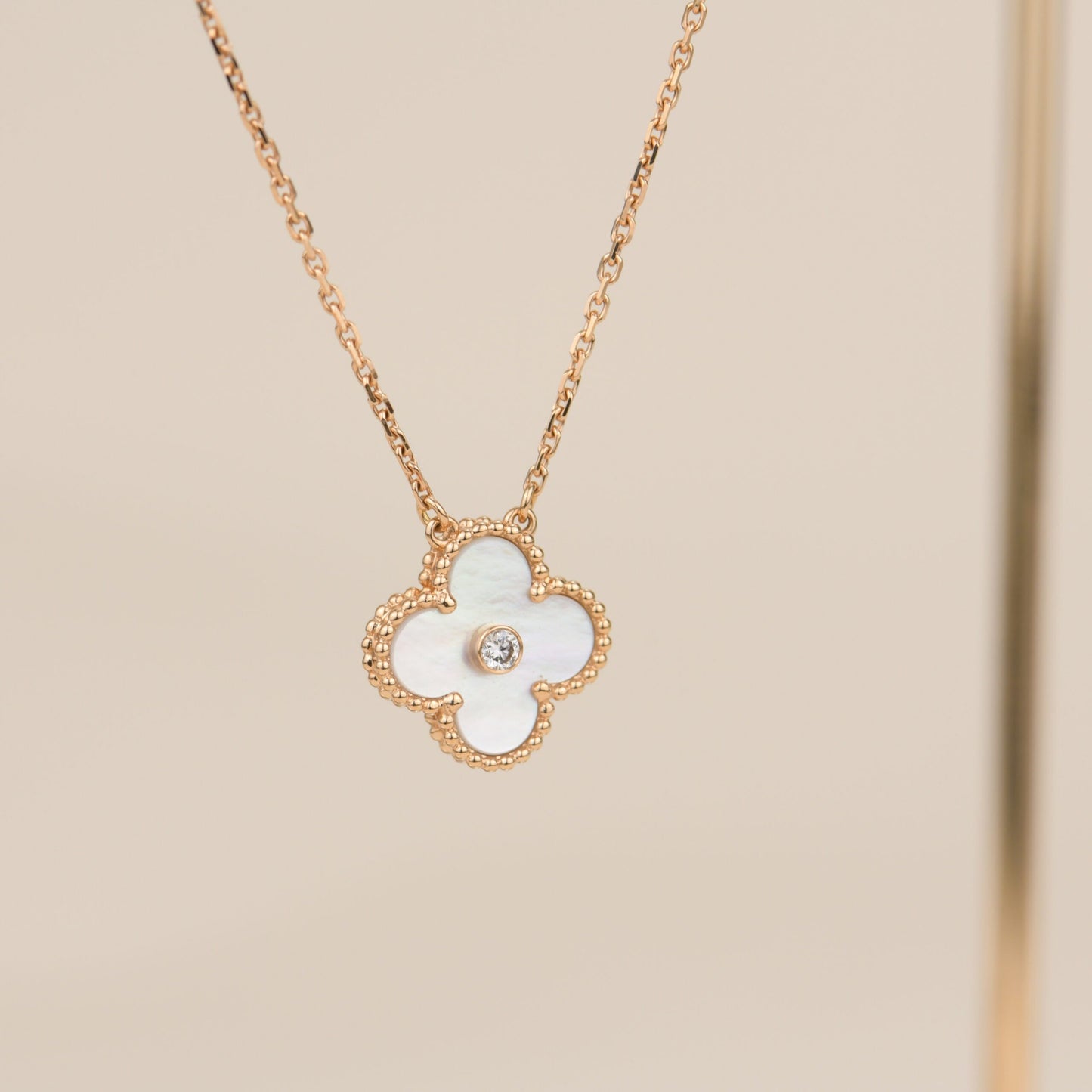 [Love Aura]CLOVER 15MM DIAMOND WHITE FRITILLARIA NECKLACE