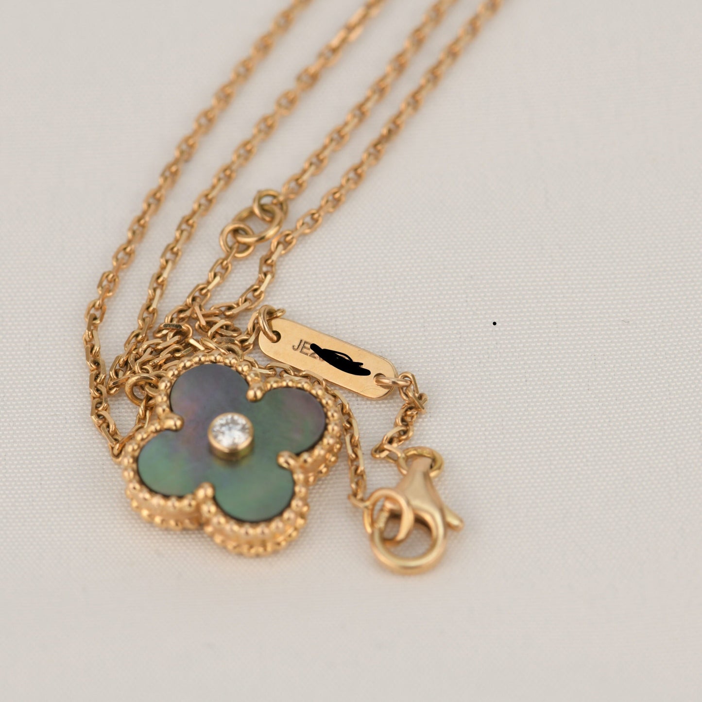 [Love Aura]CLOVER 15MM DIAMOND AND MOTHER-OF-GREY NECKLACE