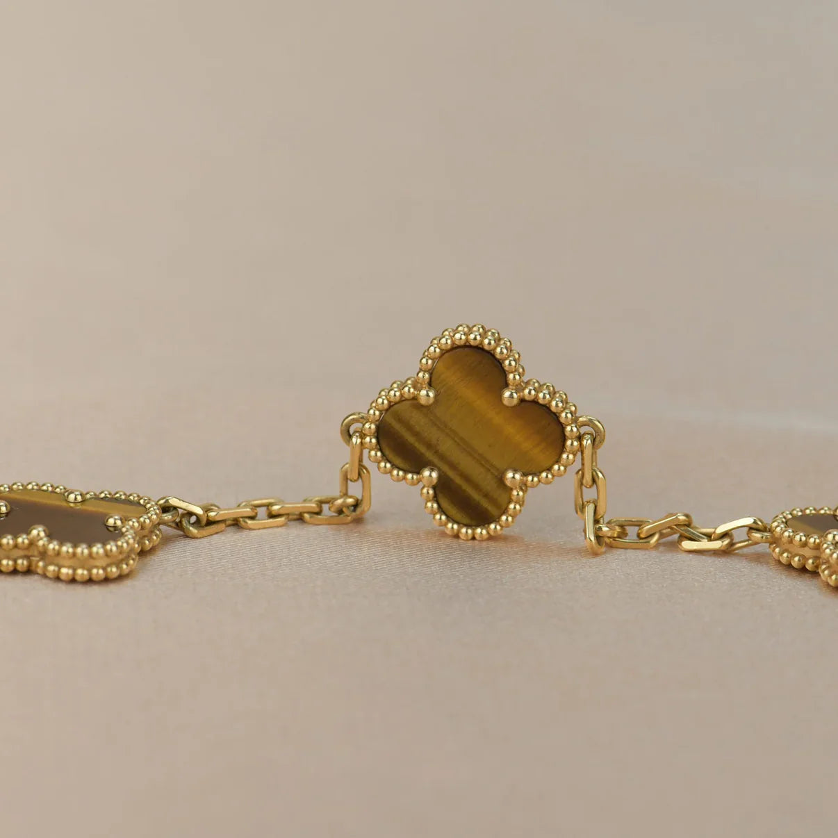 [Love Aura] CLOVER 5 MOTIFS TIGER EYE BRACELET COLLECTION