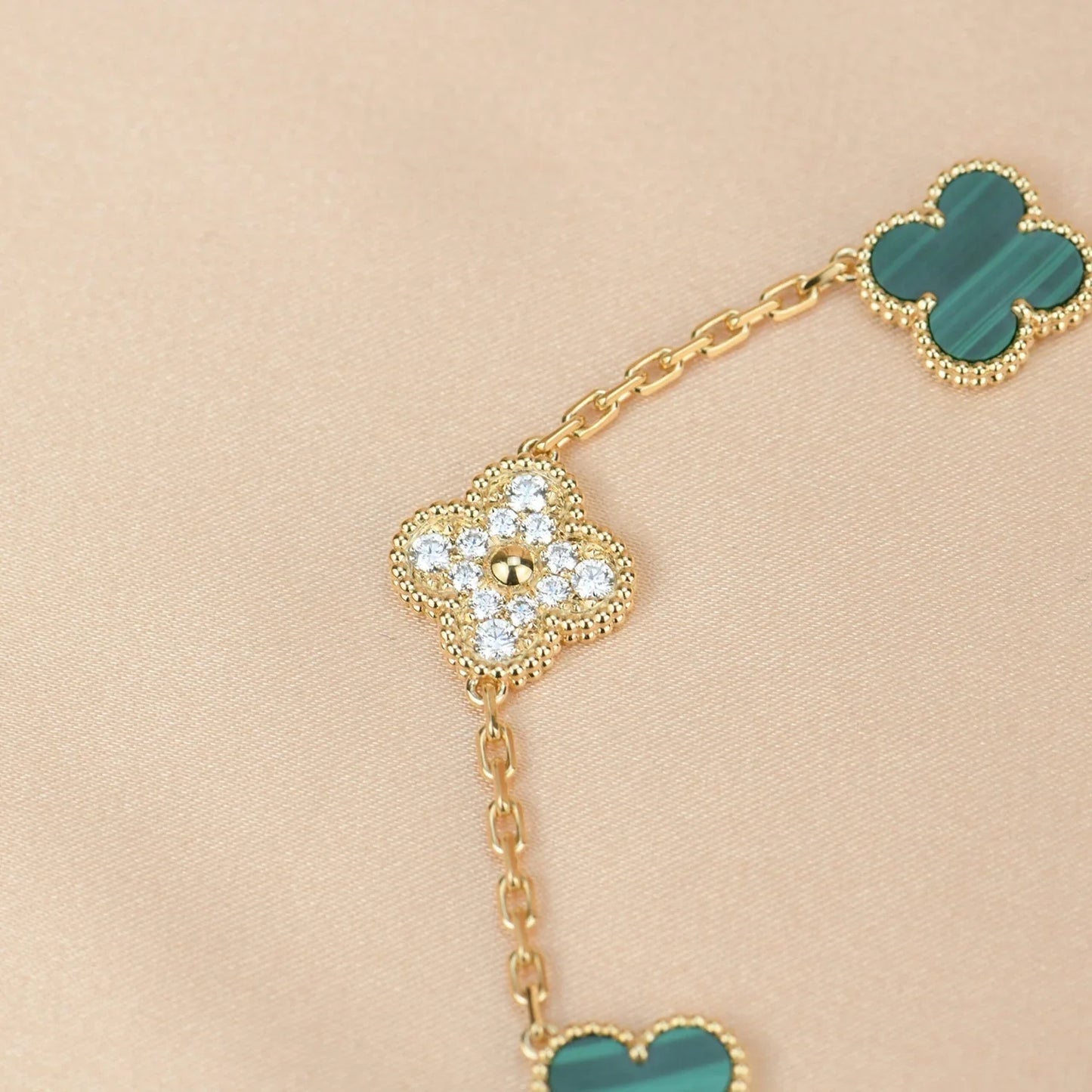 [Love Aura] CLOVER 5 MOTIF MALACHITE BRACELET COLLECTION