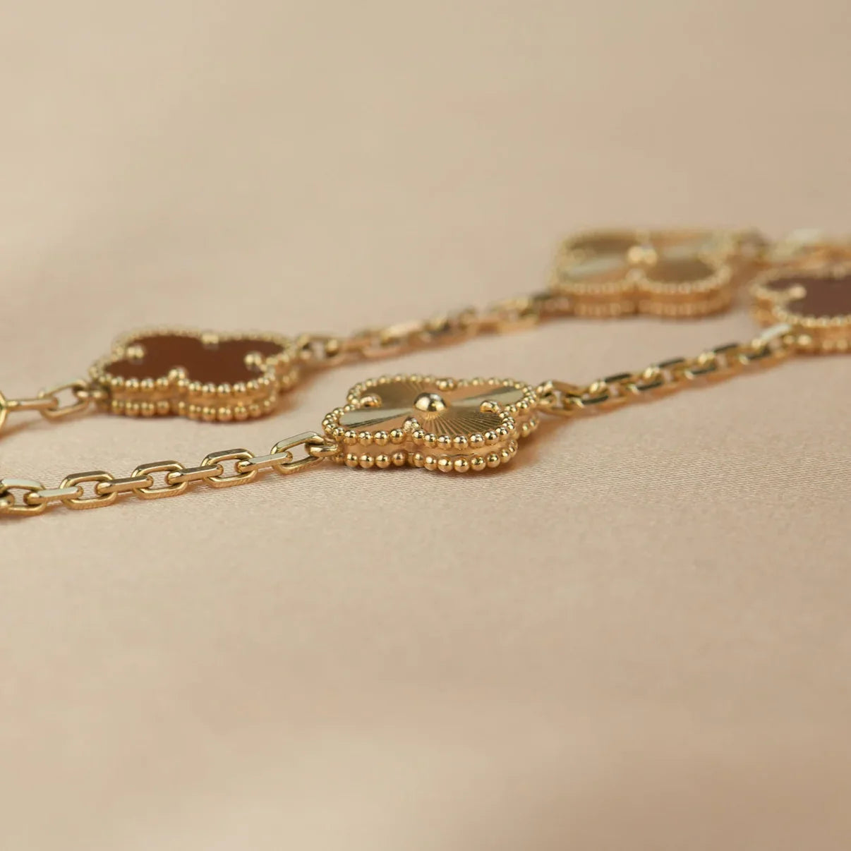 [Love Aura] CLOVER 5 MOTIF RED CORNELIAN BRACELET COLLECTION