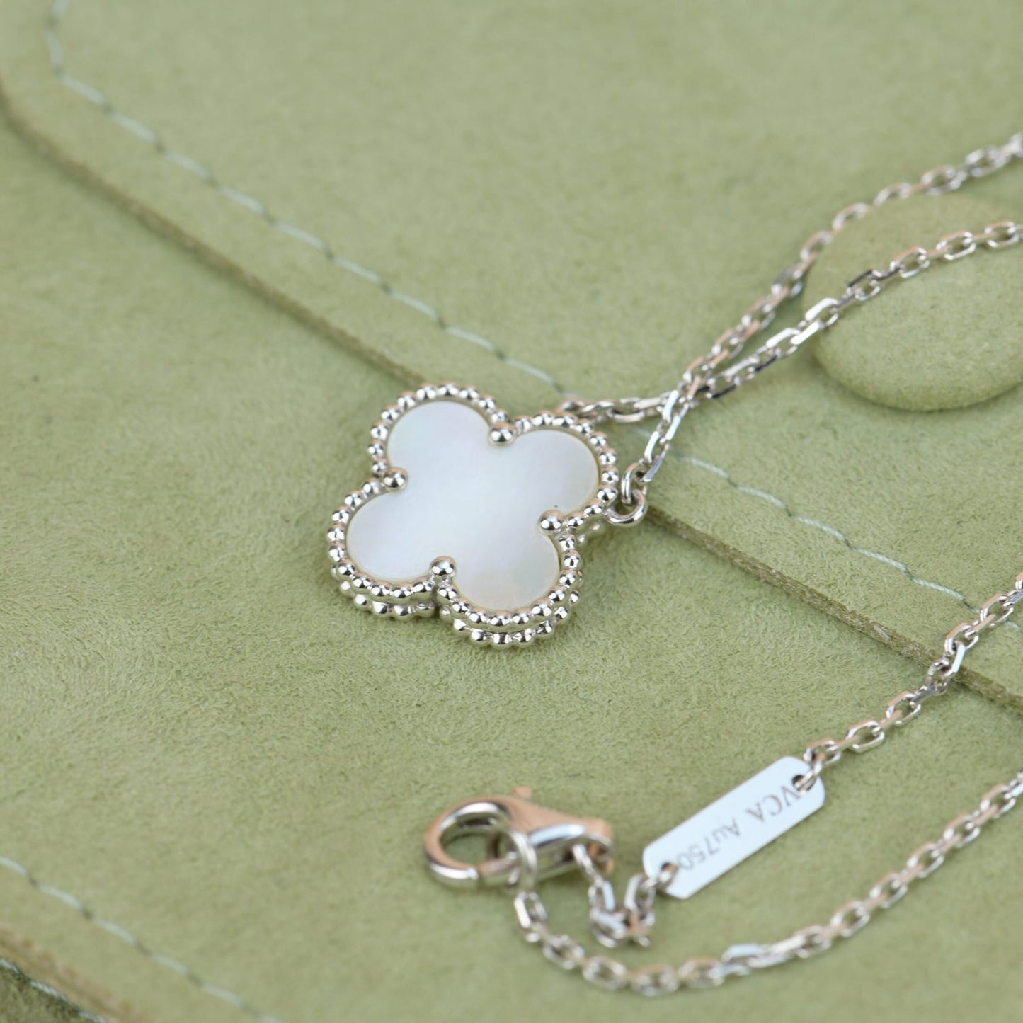 [Love Aura]CLOVER  15MM WHITE MOTHER-OF-PEARL SILVER