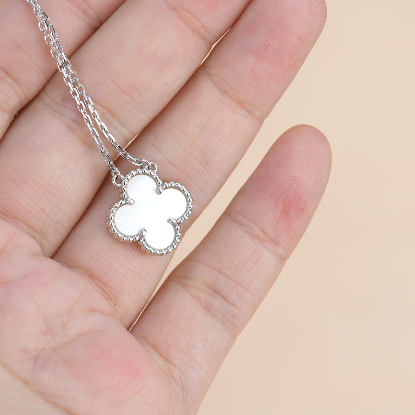 [Love Aura]CLOVER  15MM WHITE MOTHER-OF-PEARL SILVER