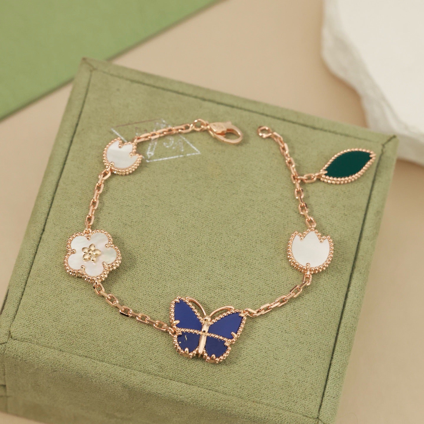 [Love Aura]LUCKY SPRING BUTTERFLY 5 MOTIF BRACELET