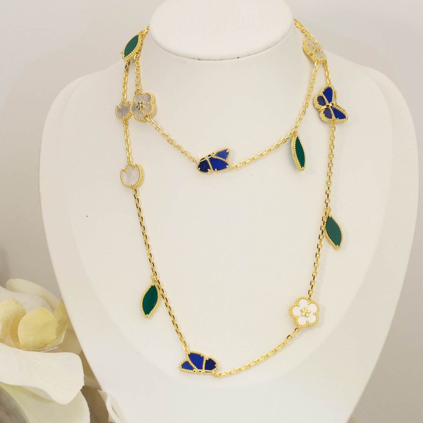 [Love Aura]LUCKY SPRING BUTTERFLY 15 FLOWER NECKLACE