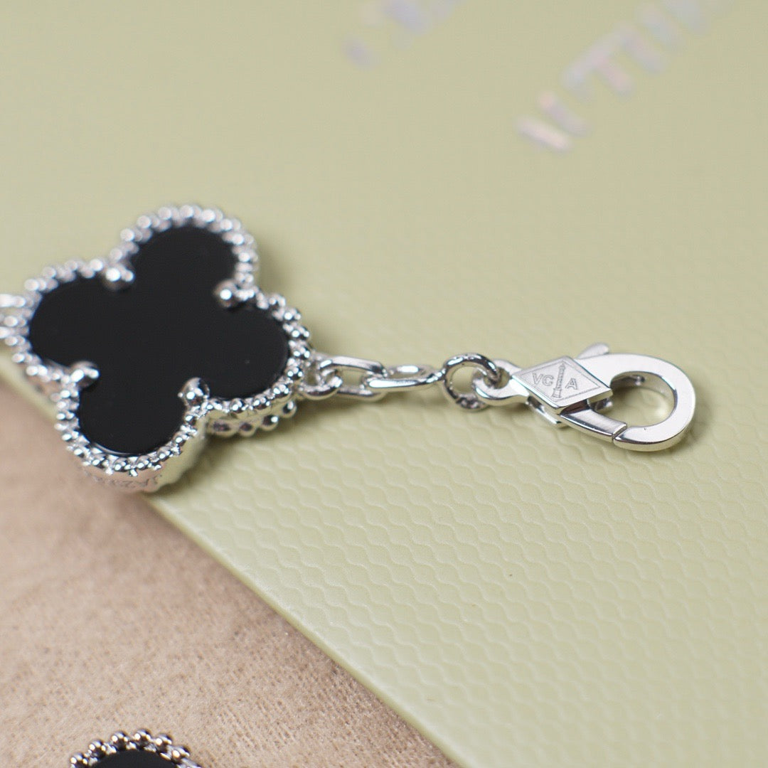 [Love Aura]CLOVER 5 MOTIF ONYXS  BRACELET SILVER