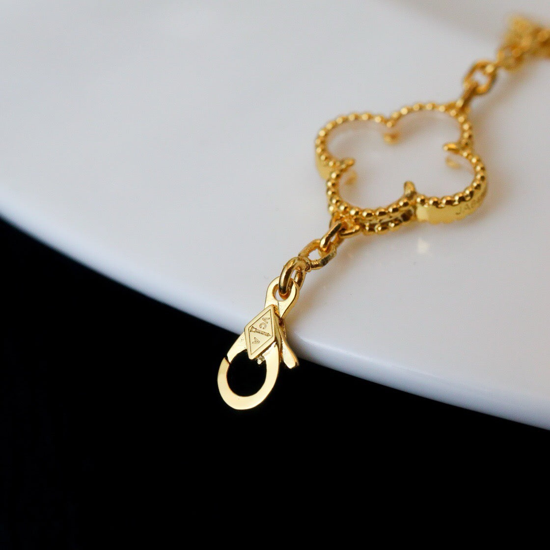 [Love Aura]CLOVER 5 MOTIF ROCK CRYSTAL PINK GOLD BRACELET