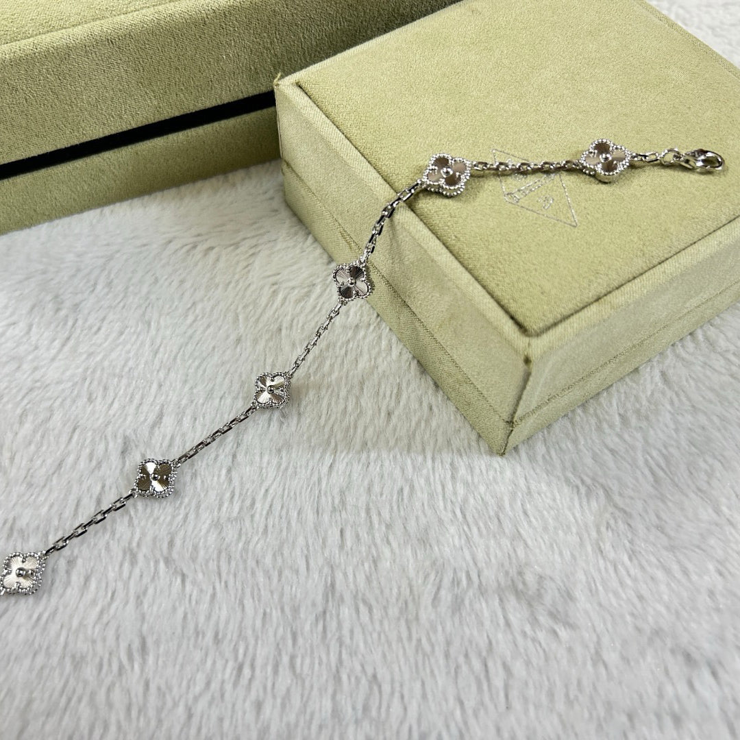 [Love Aura]CLOVER 6 MOTIF DIAMOND BRACELET