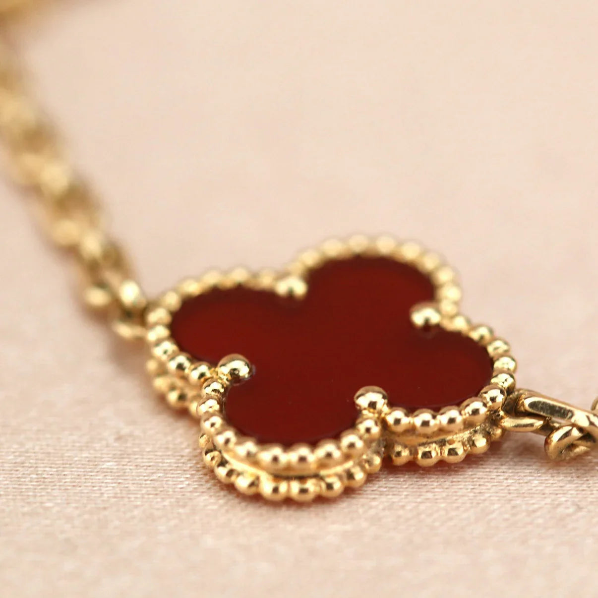 [Love Aura] CLOVER 5 MOTIF RED CORNELIAN BRACELET COLLECTION