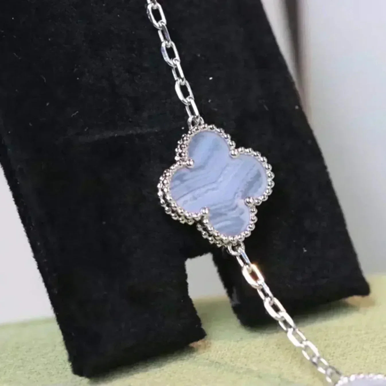 [Love Aura] CLOVER 5 MOTIF PURPLE CHALCEDONY BRACELET COLLECTION