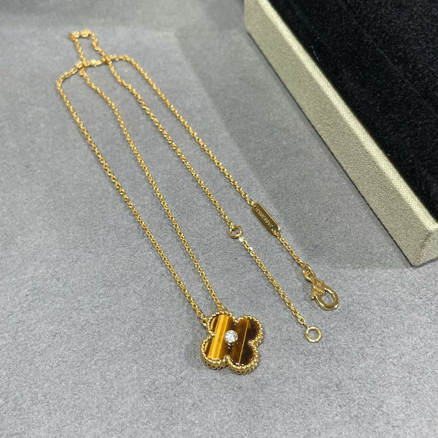 [Love Aura]CLOVER 15MM DIAMOND AND YELLOW TIGER'S EYE AGATE necklace