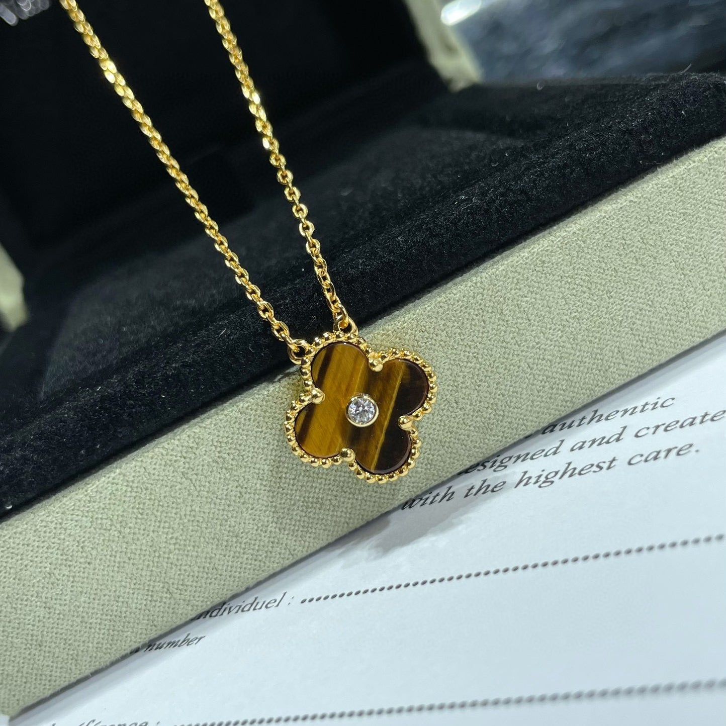 [Love Aura]CLOVER 15MM DIAMOND AND YELLOW TIGER'S EYE AGATE necklace
