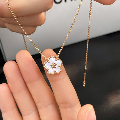 [Love Aura]LUCKY  WHITE MOP  PLUM BLOSSOM NECKLACE