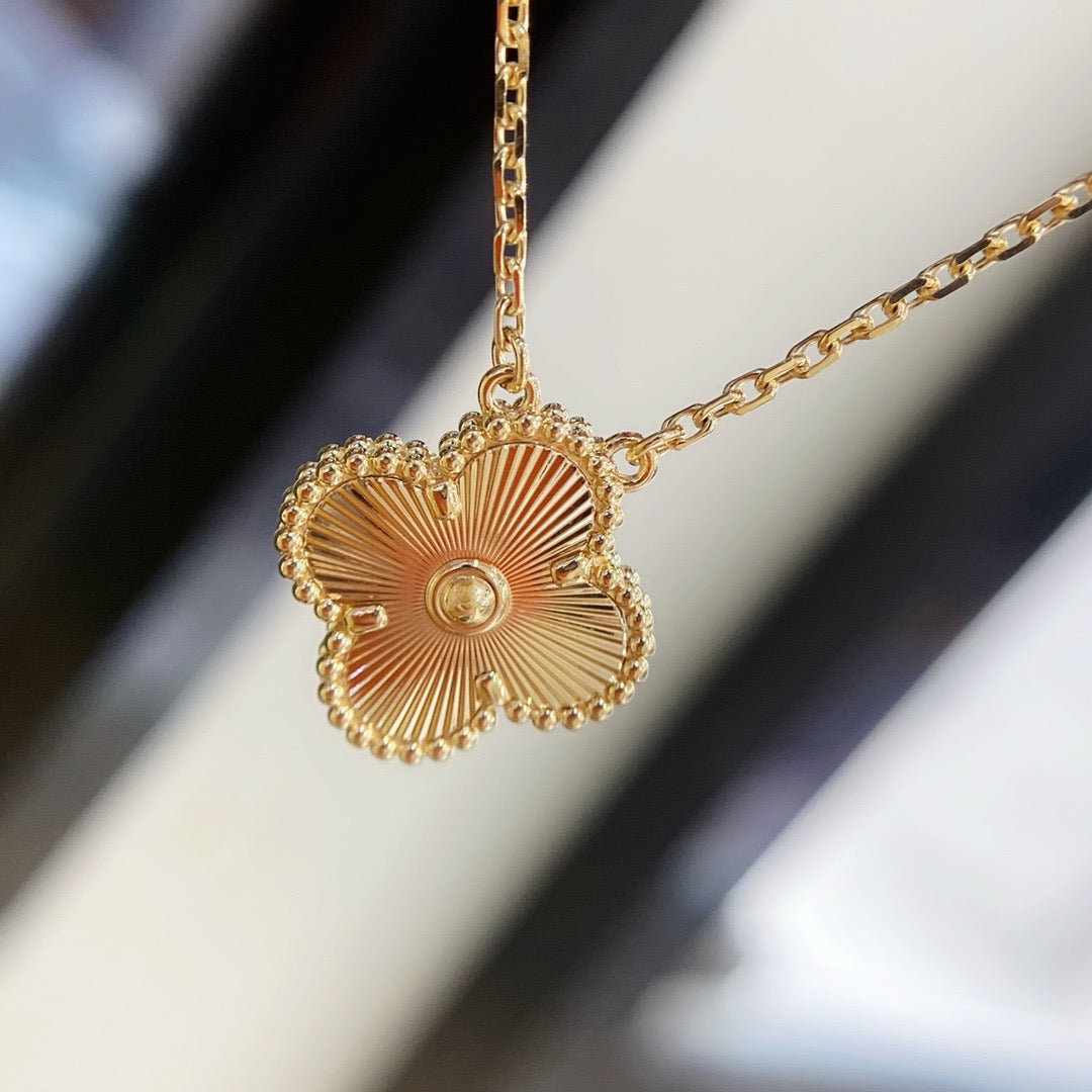 [Love Aura]CLOVER 15MM LASER NECKLACE
