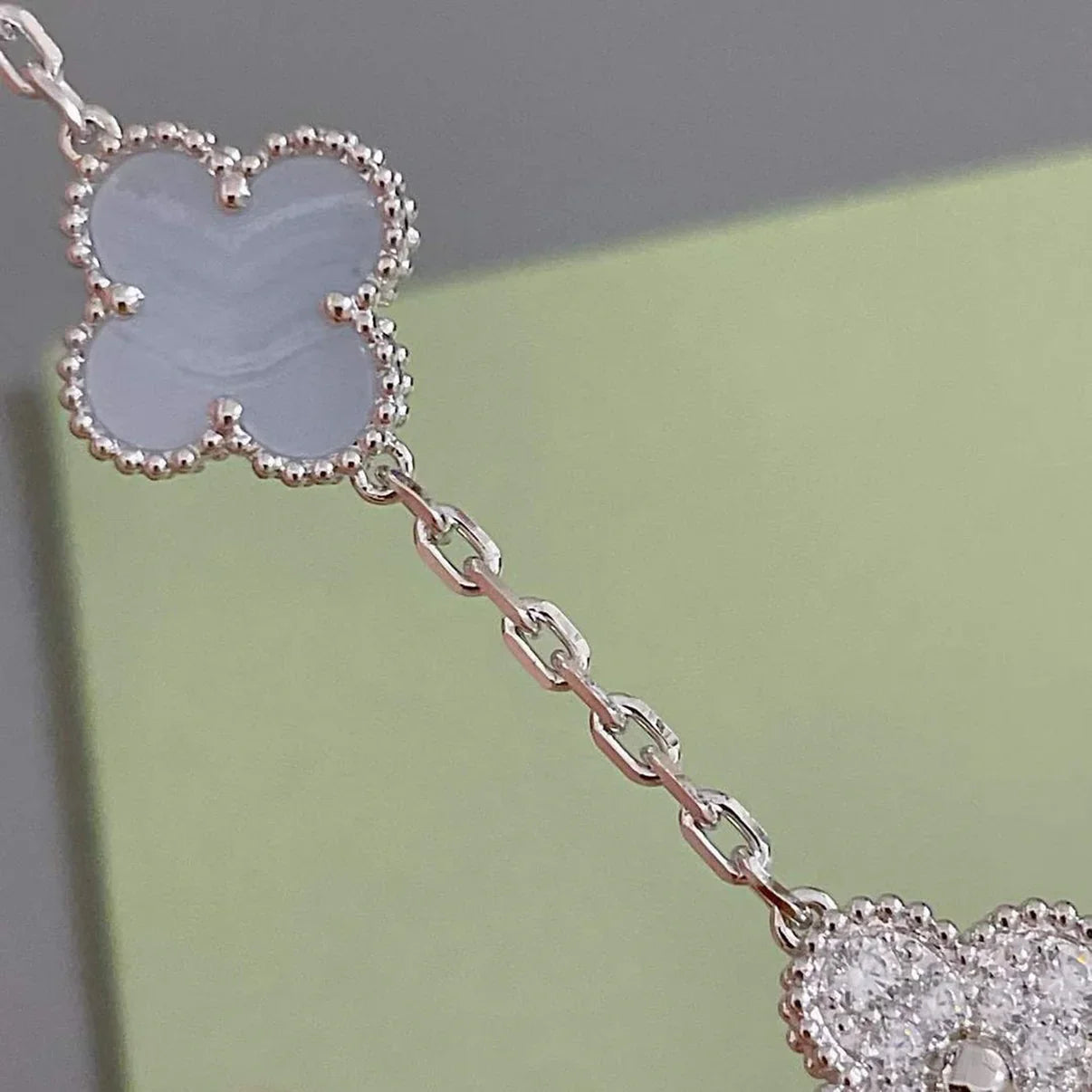 [Love Aura] CLOVER 5 MOTIF PURPLE CHALCEDONY BRACELET COLLECTION