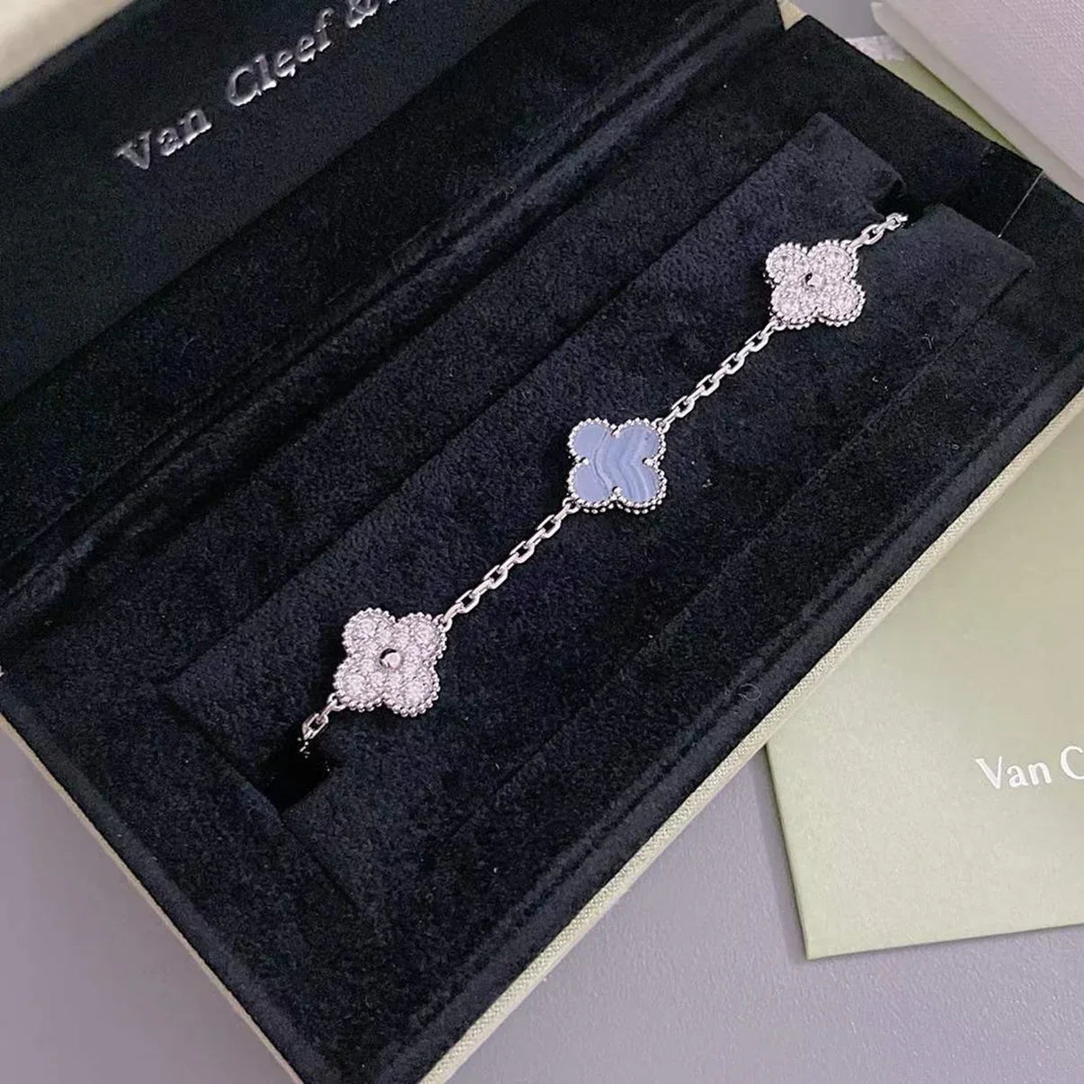 [Love Aura] CLOVER 5 MOTIF PURPLE CHALCEDONY BRACELET COLLECTION