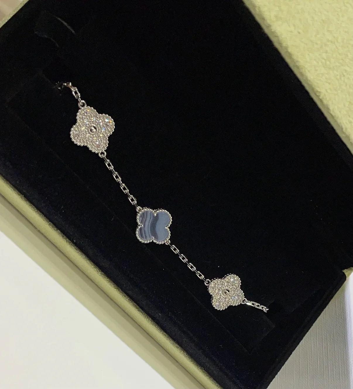 [Love Aura] CLOVER 5 MOTIF PURPLE CHALCEDONY BRACELET COLLECTION